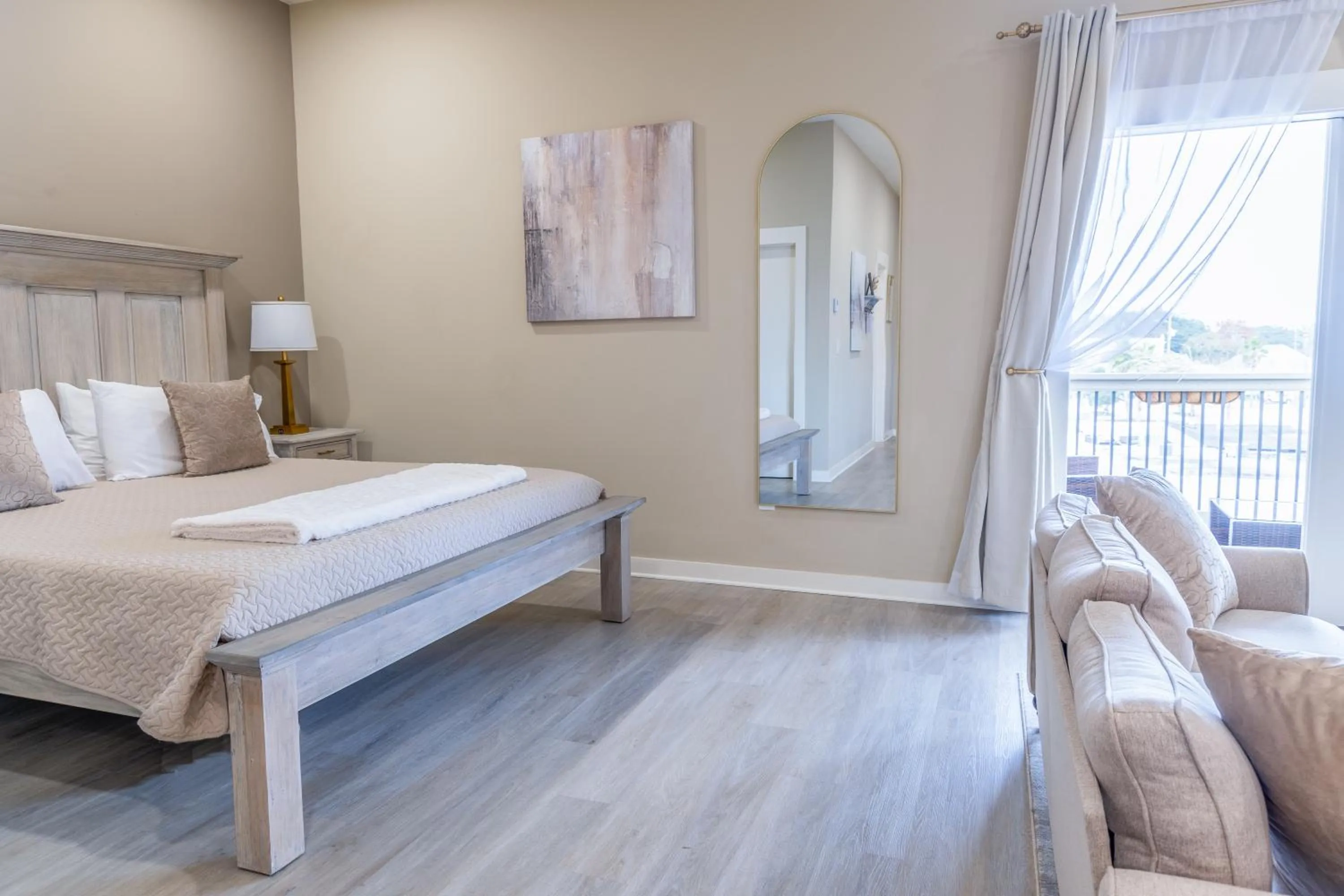 Bed in Hotel Whiskey in Pascagoula