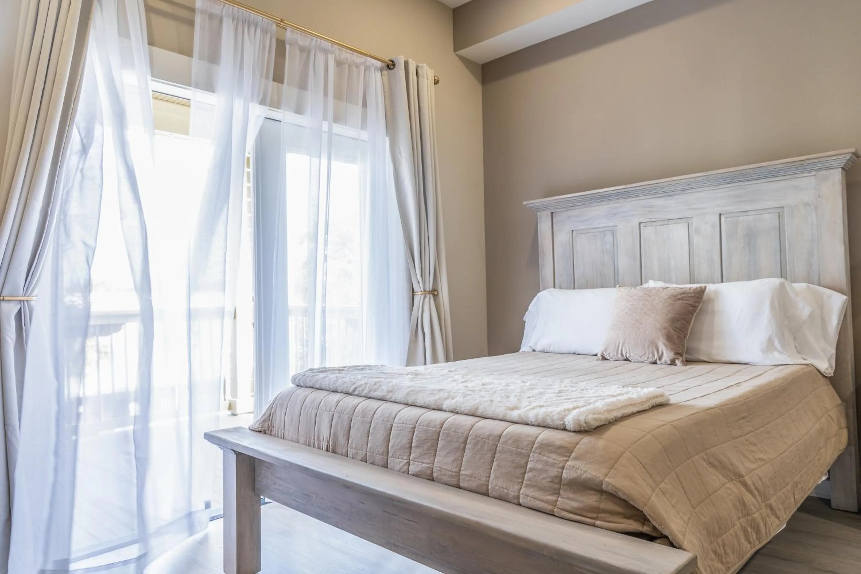 Bed in Hotel Whiskey in Pascagoula