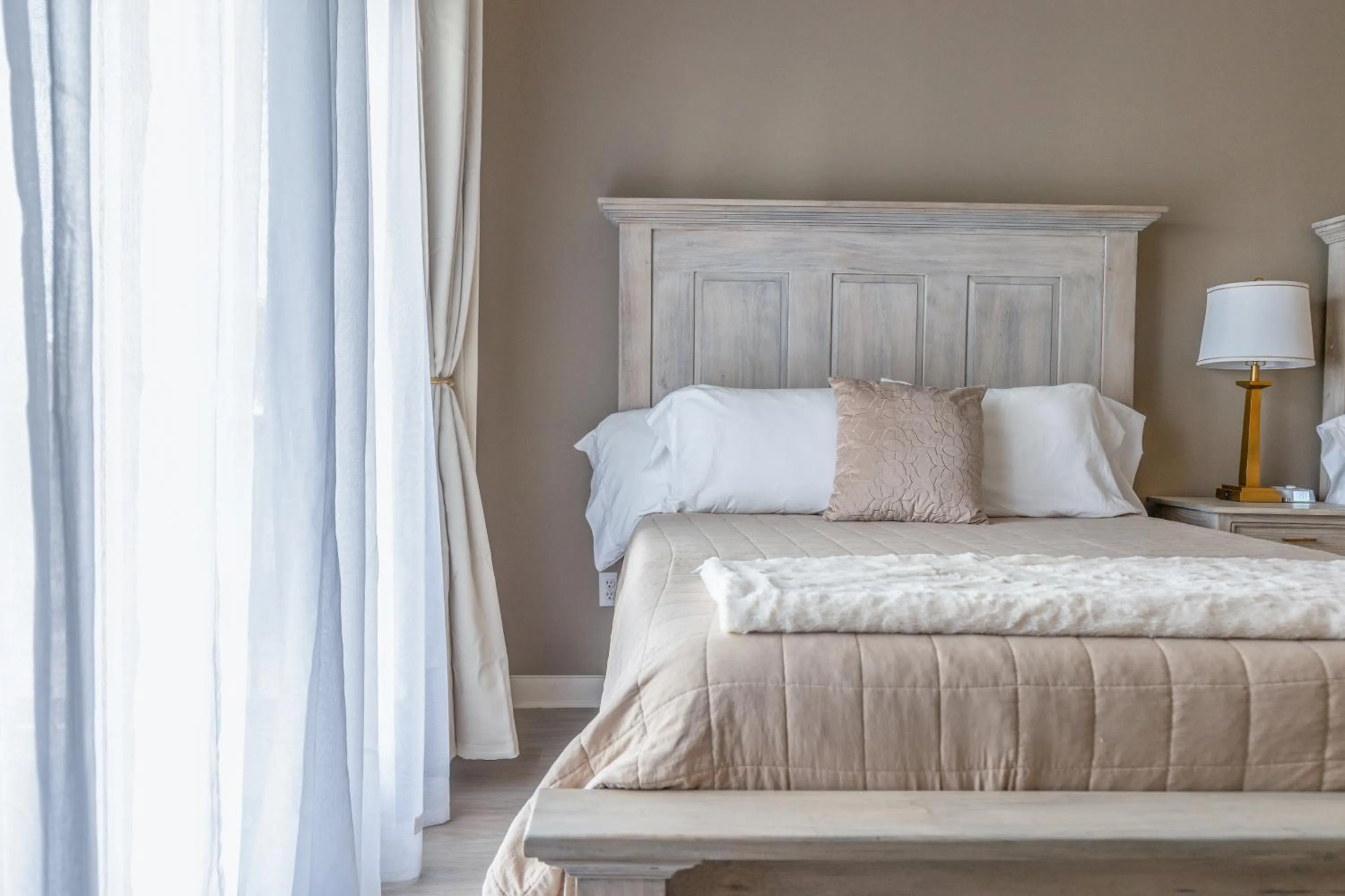 Bed in Hotel Whiskey in Pascagoula