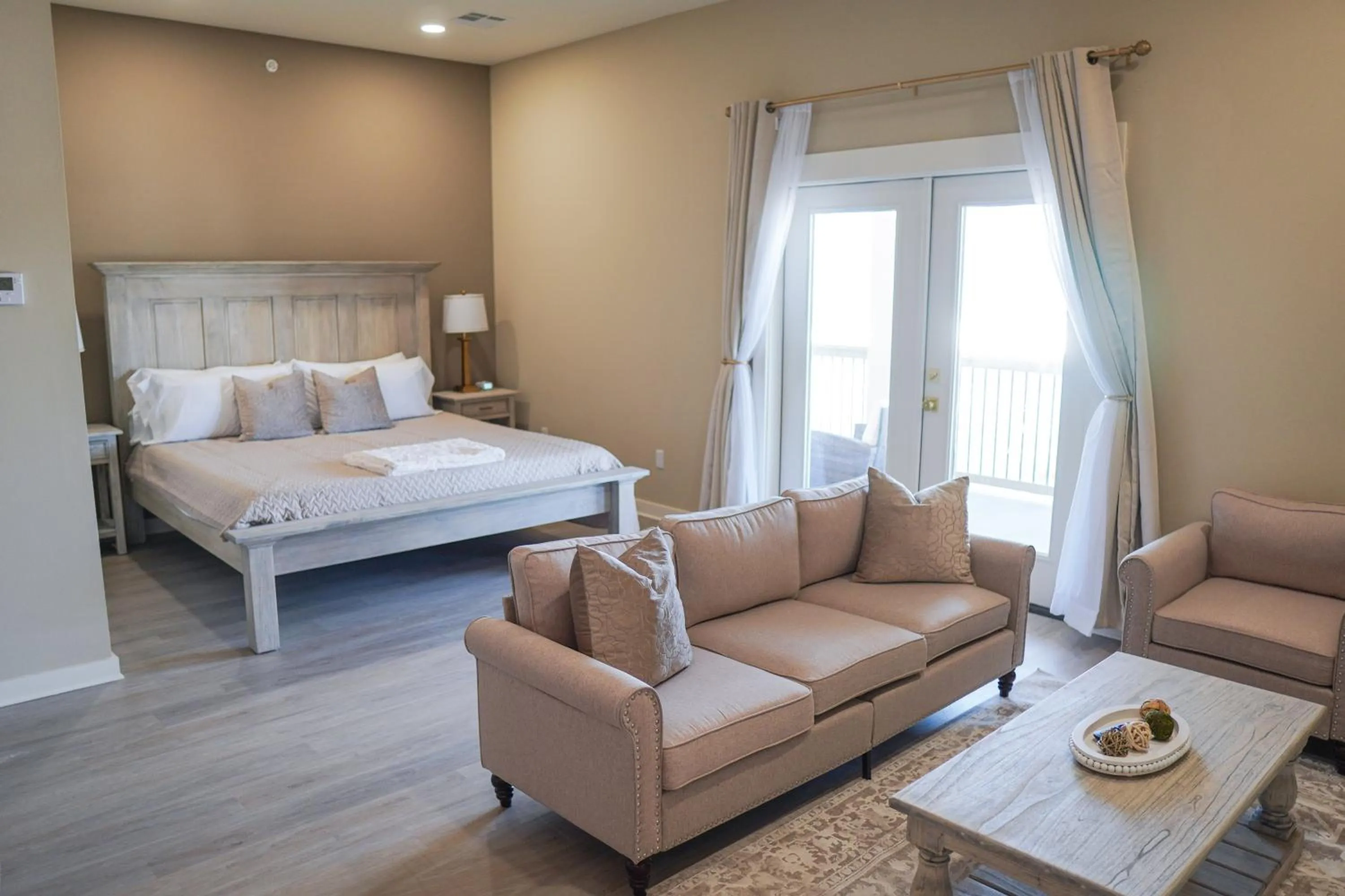 Bed in Hotel Whiskey in Pascagoula