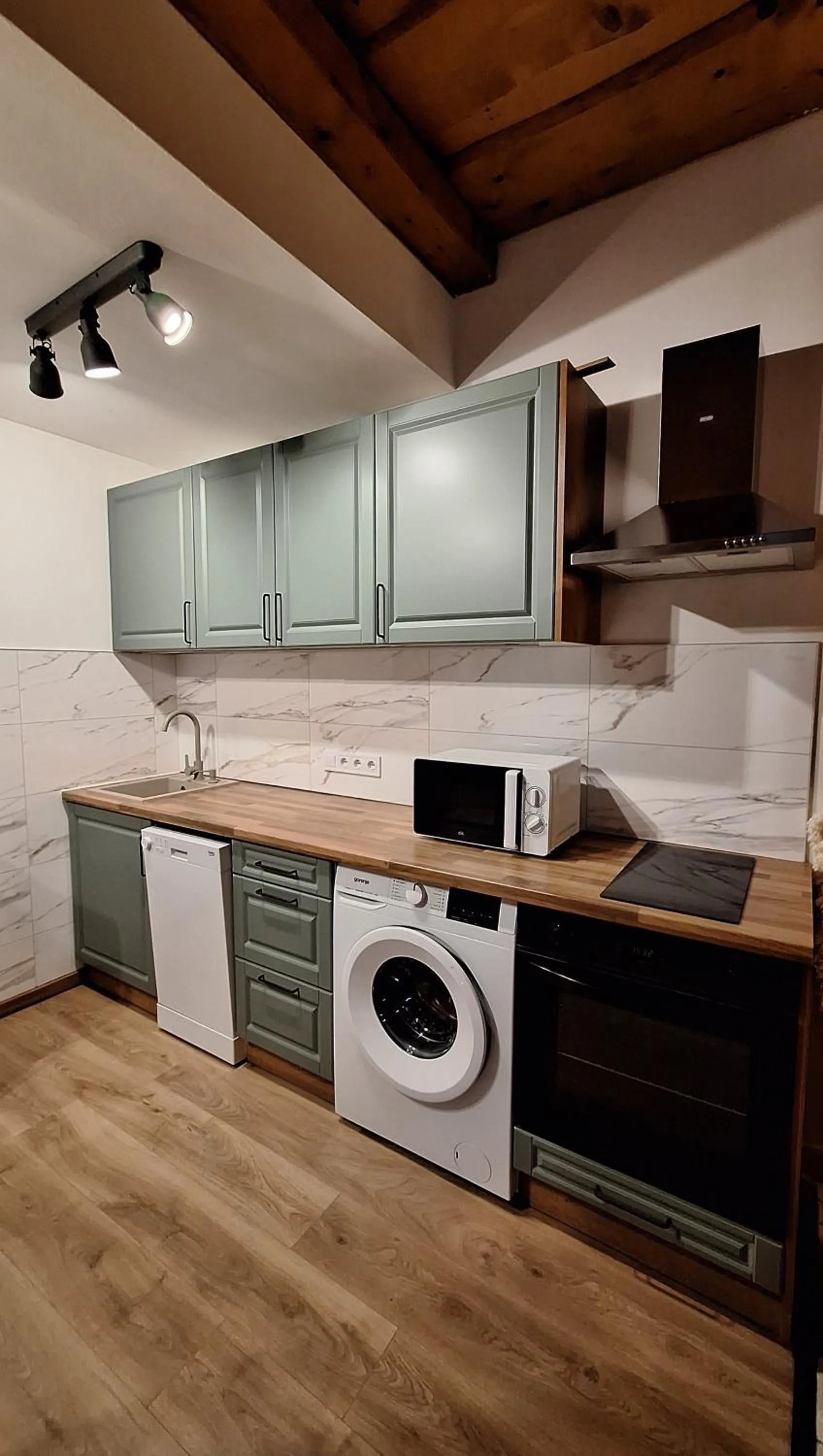 Communal kitchen in Lila Akác Vendégház Esztergom