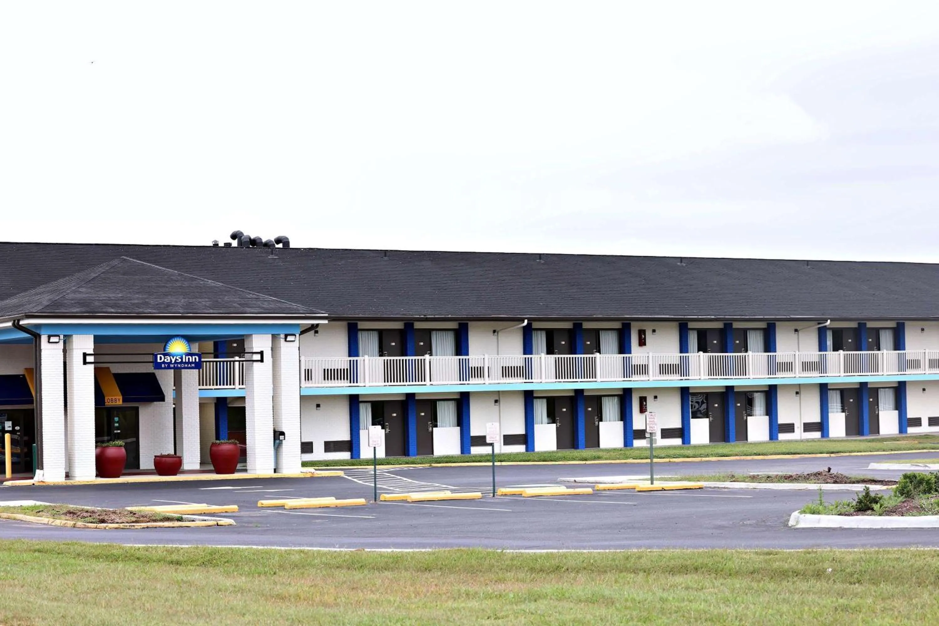 Property building in Days Inn by Wyndham Kings Dominion Doswell