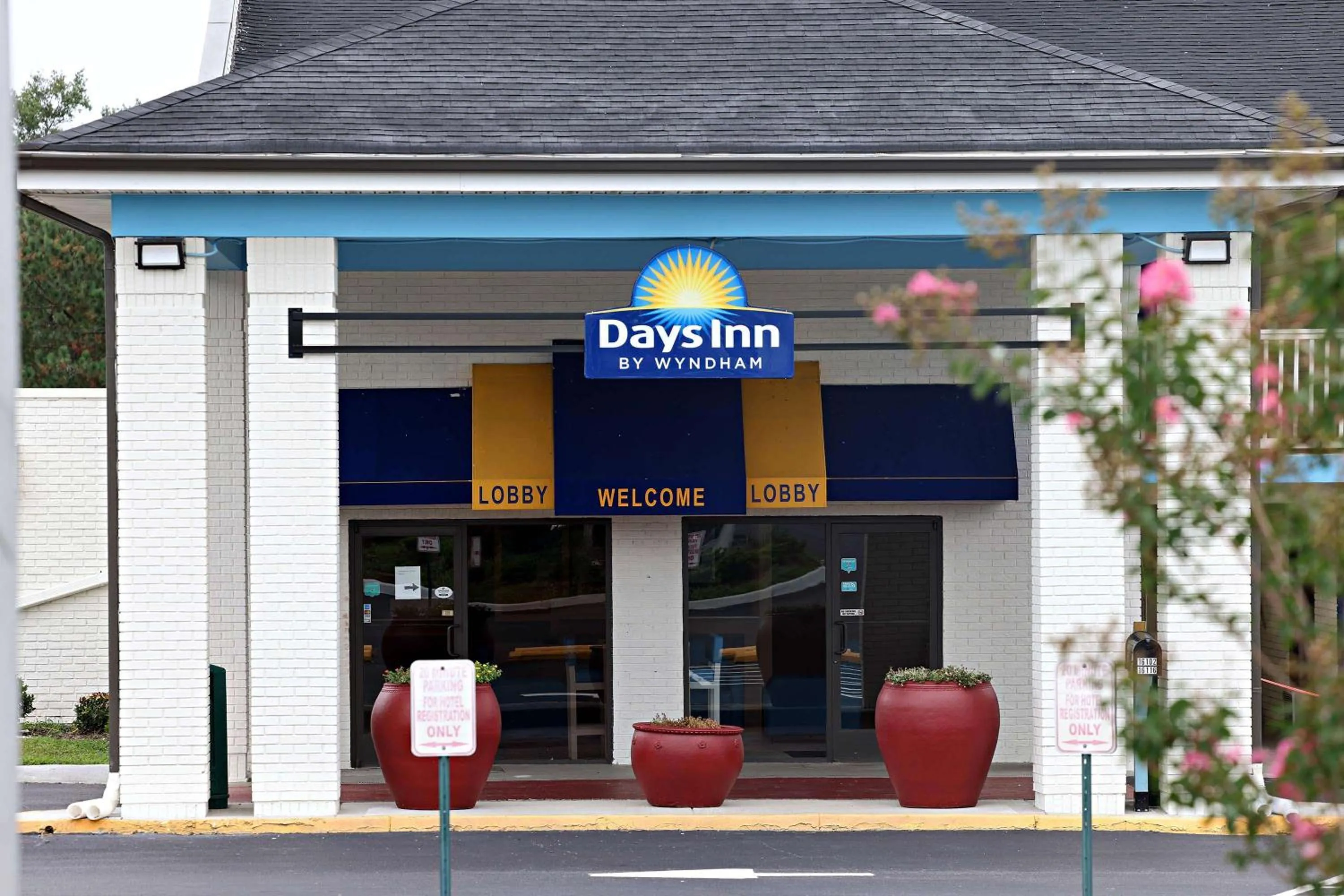Property building in Days Inn by Wyndham Kings Dominion Doswell