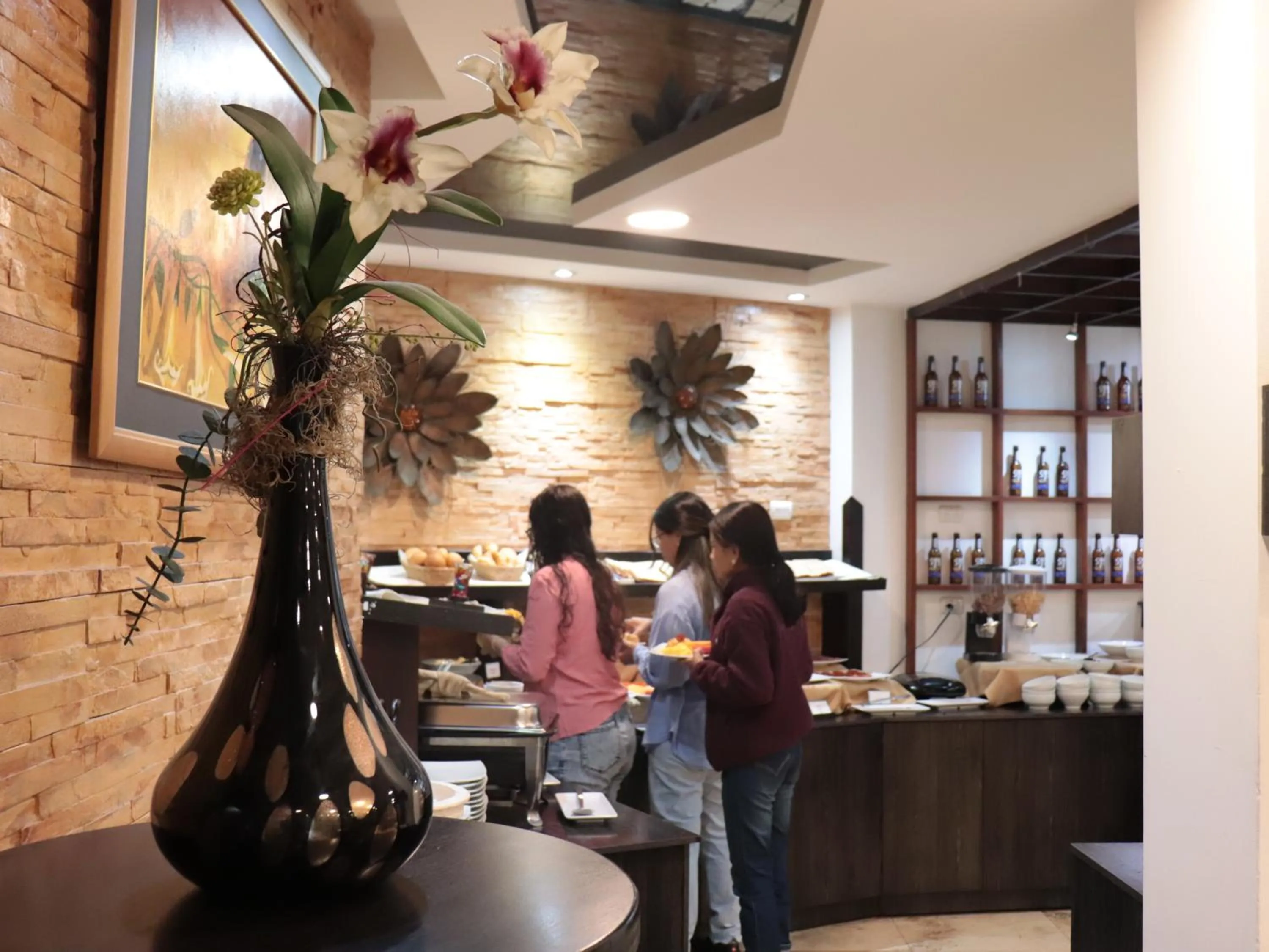 Restaurant/places to eat in Hotel Valgus