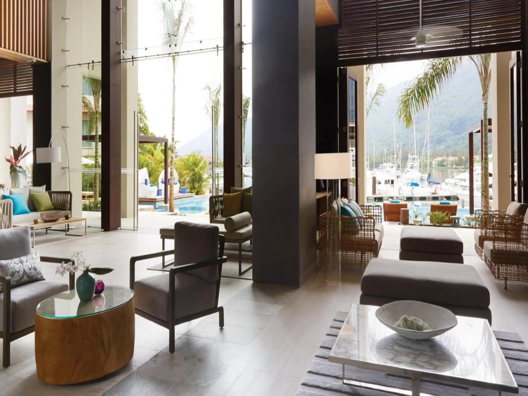 Restaurant/places to eat in Eden Bleu Hotel