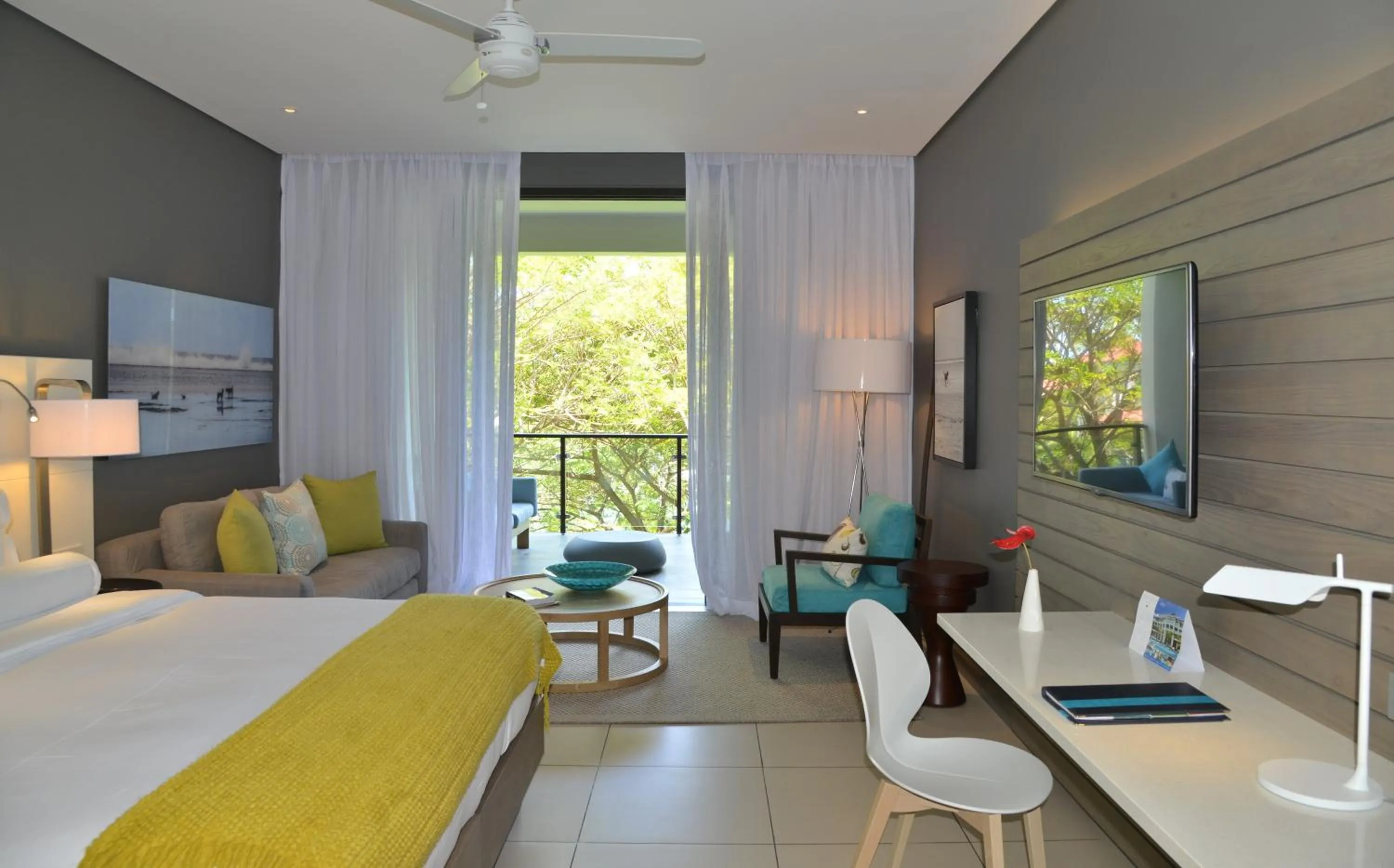 Bed in Eden Bleu Hotel