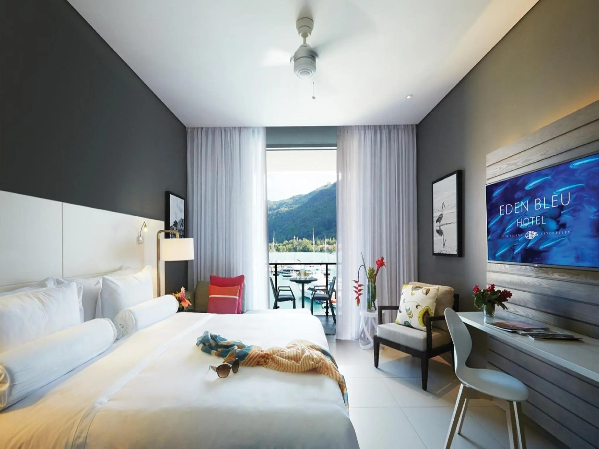 Balcony/Terrace, Bed in Eden Bleu Hotel