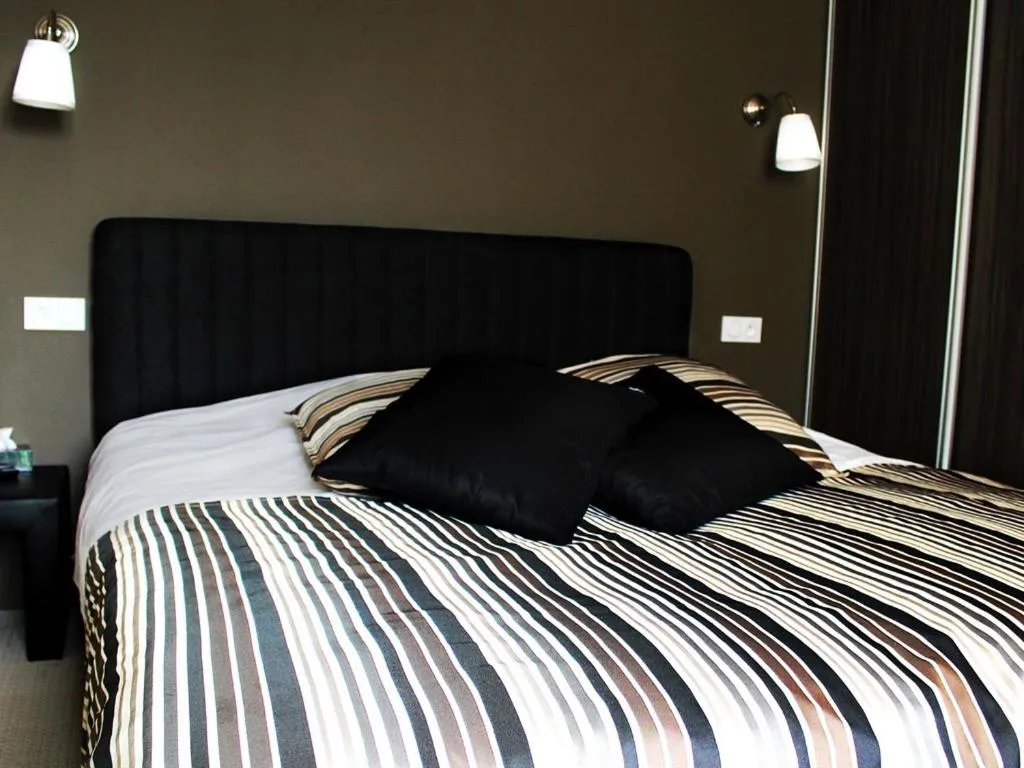 Bedroom, Bed in Villa Louvre Lens