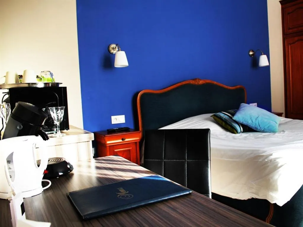 Bedroom, Bed in Villa Louvre Lens