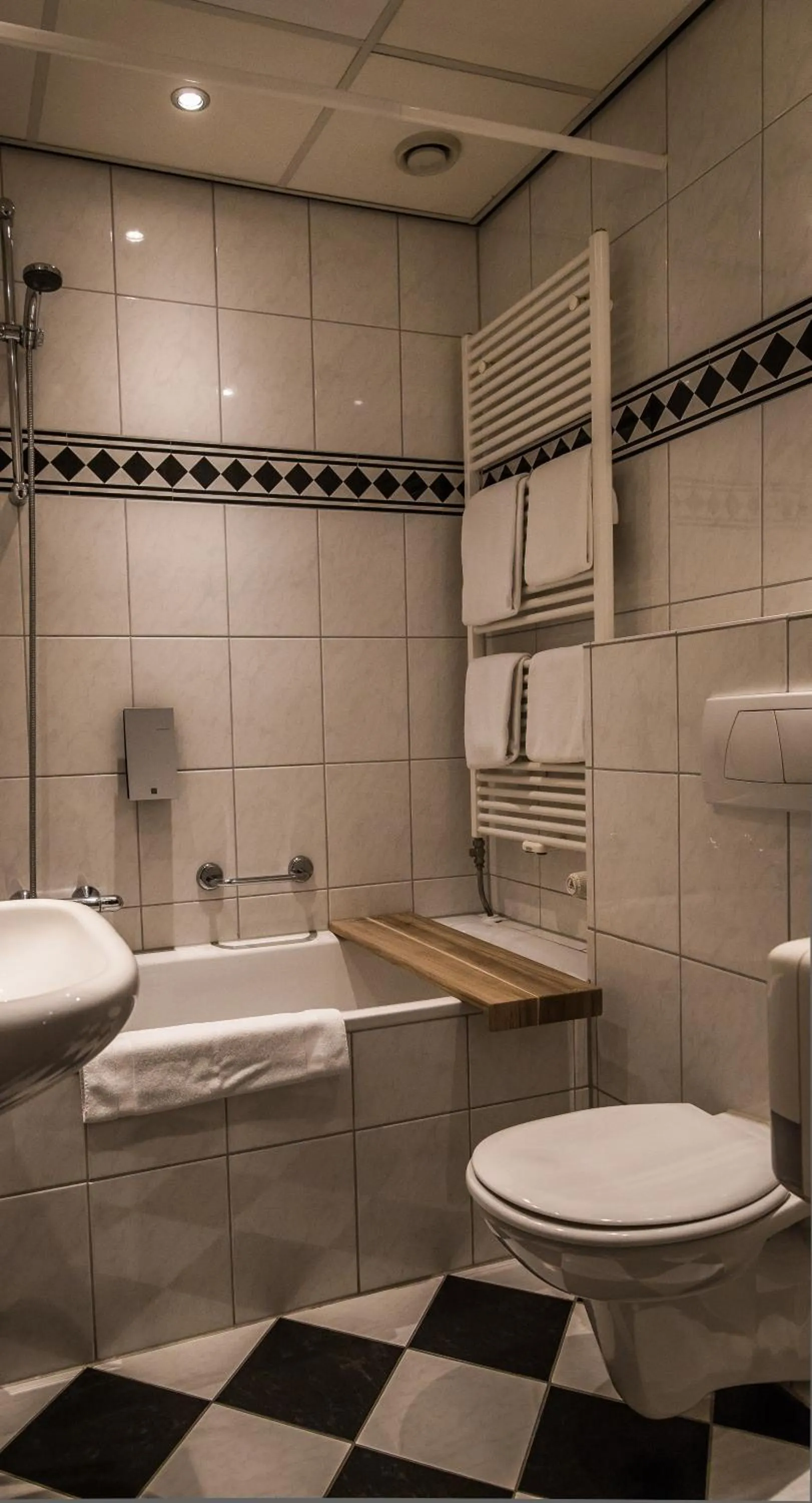 Shower in Hotel De Limbourg