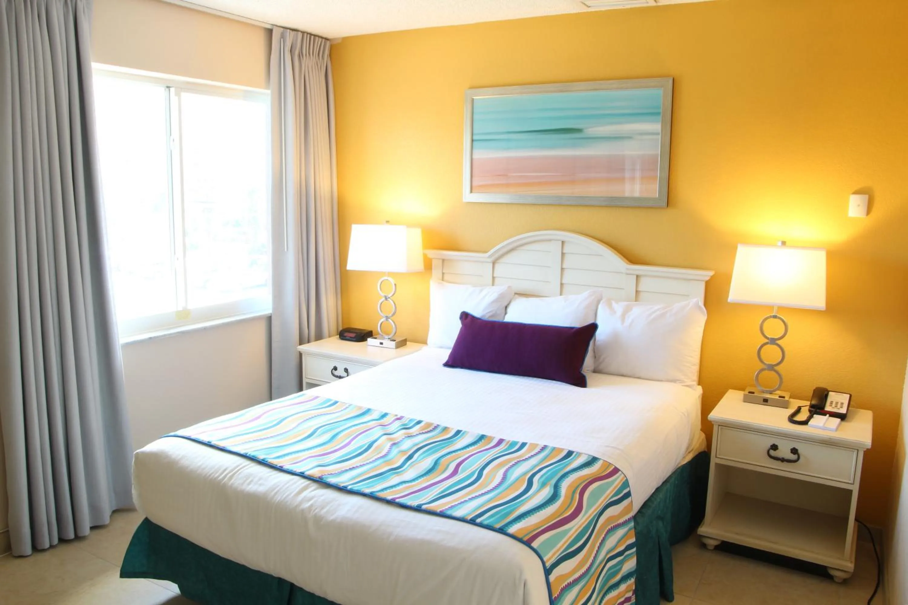 Bedroom, Bed in Canada House Pompano Beach