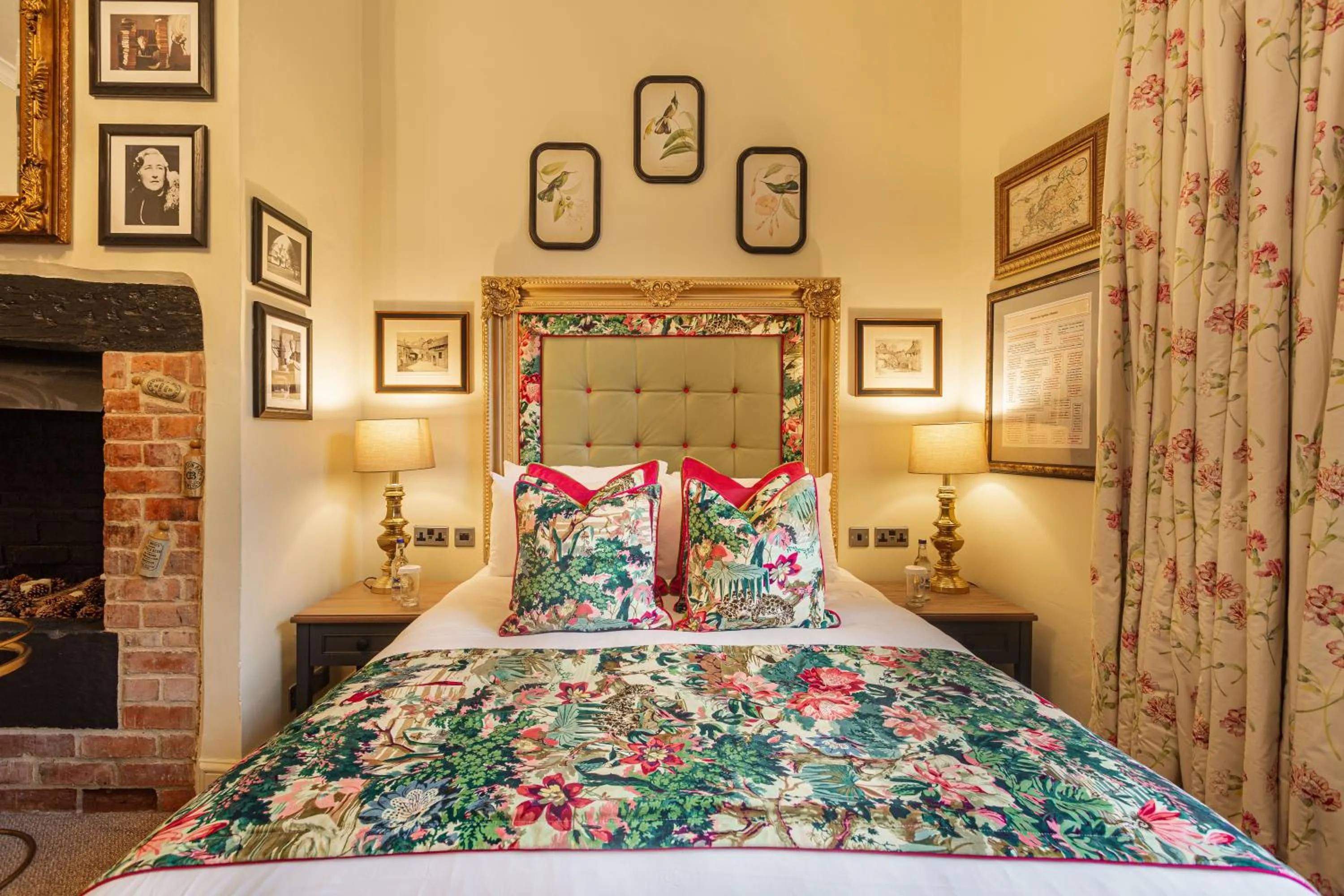 Bed in The George Hotel, Dorchester-on-Thames, Oxfordshire - The Coaching Inn Group
