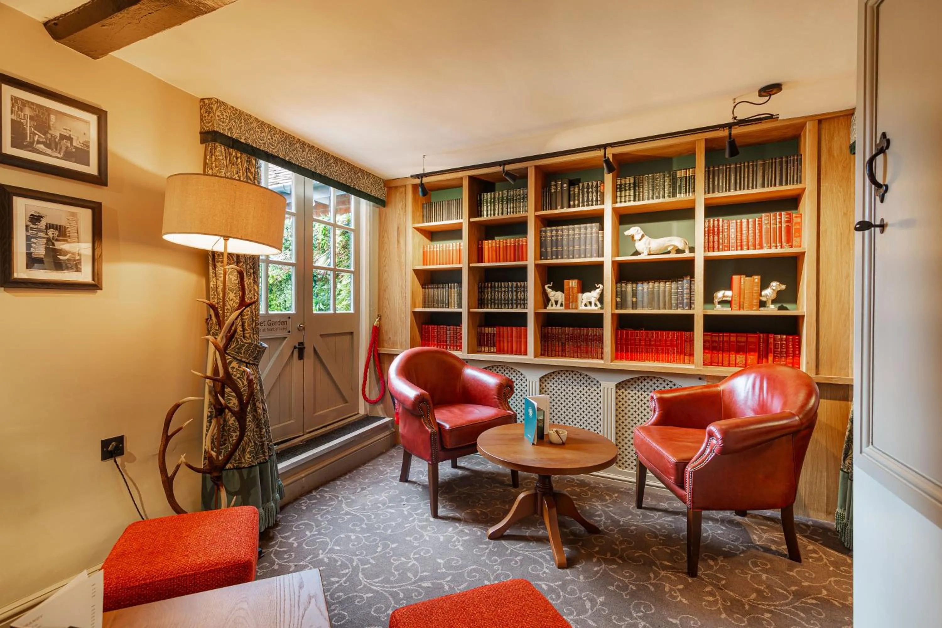 Lounge or bar in The George Hotel, Dorchester-on-Thames, Oxfordshire - The Coaching Inn Group