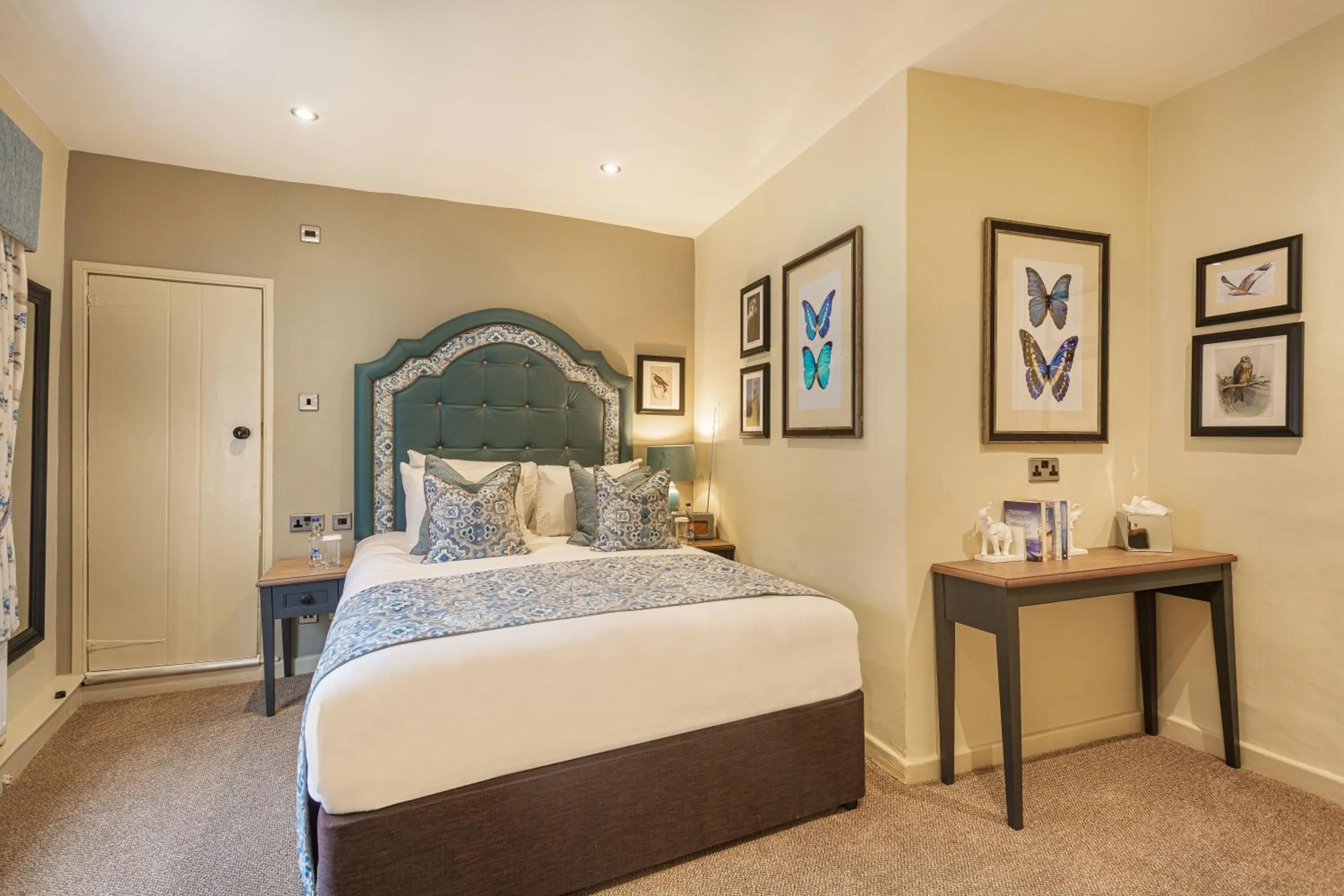 Bed in The George Hotel, Dorchester-on-Thames, Oxfordshire - The Coaching Inn Group