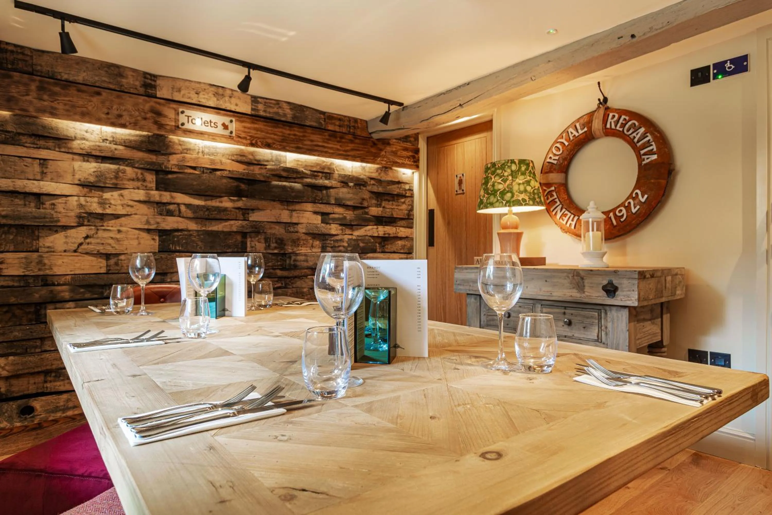 Restaurant/places to eat in The George Hotel, Dorchester-on-Thames, Oxfordshire - The Coaching Inn Group