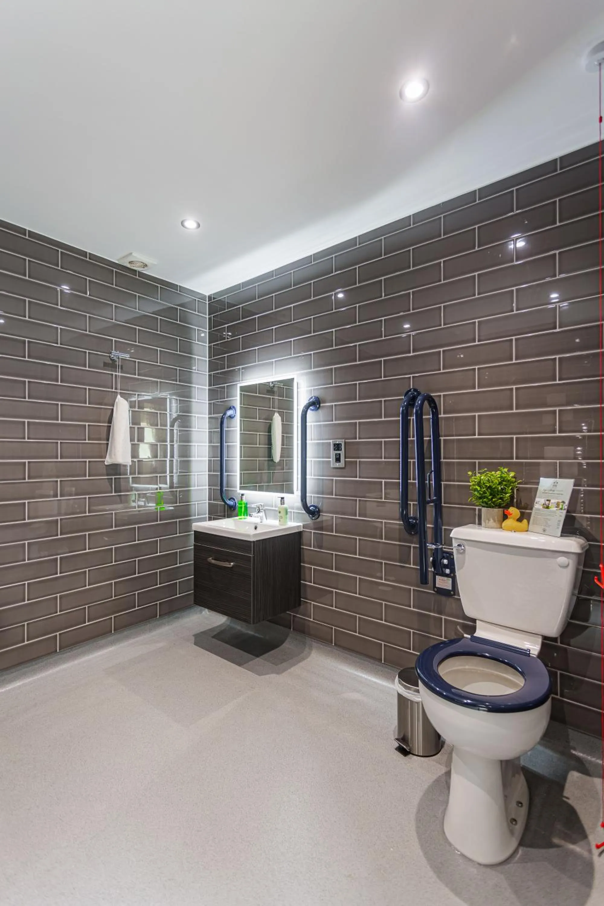 Bed in The George Hotel, Dorchester-on-Thames, Oxfordshire - The Coaching Inn Group