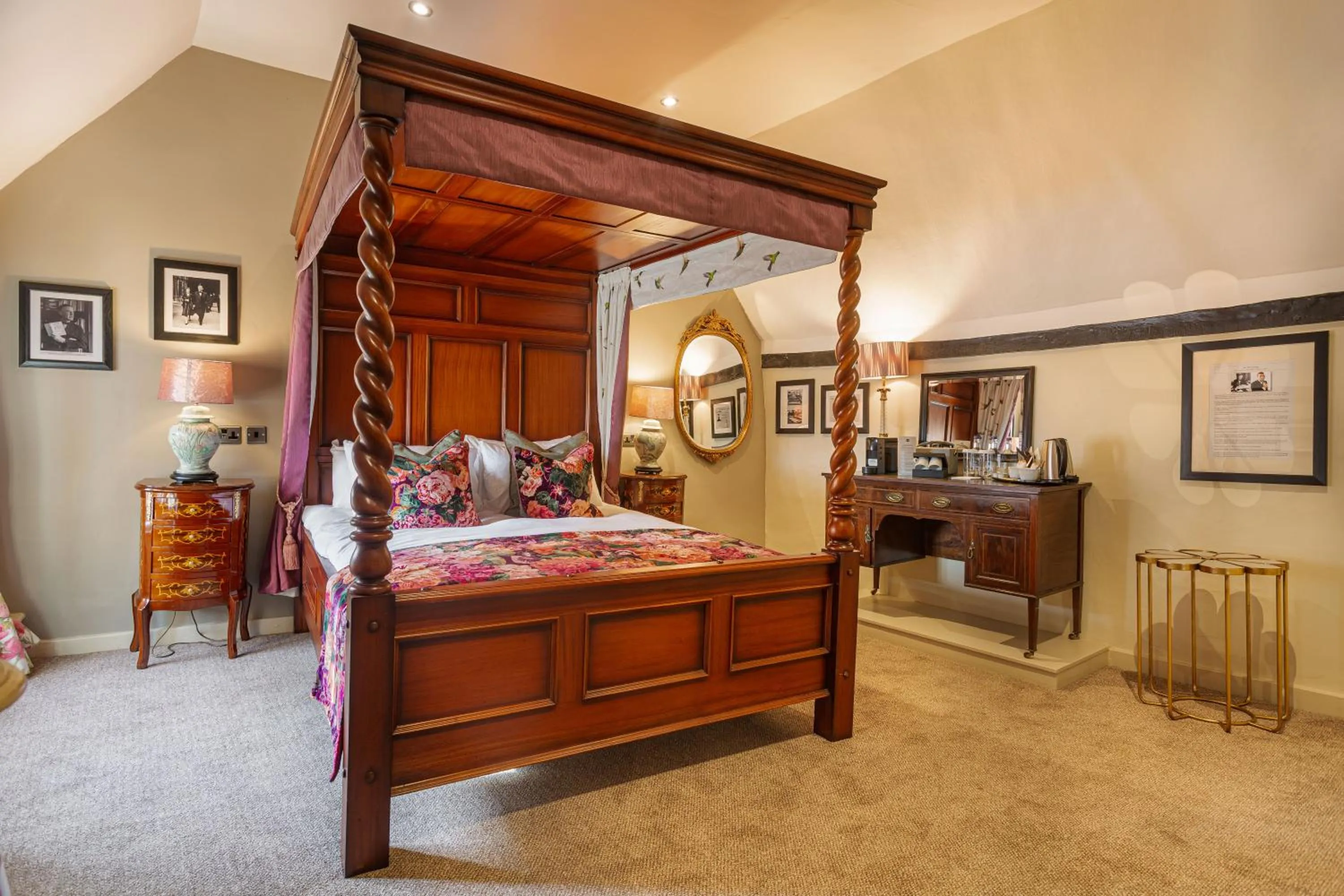 Bed in The George Hotel, Dorchester-on-Thames, Oxfordshire - The Coaching Inn Group