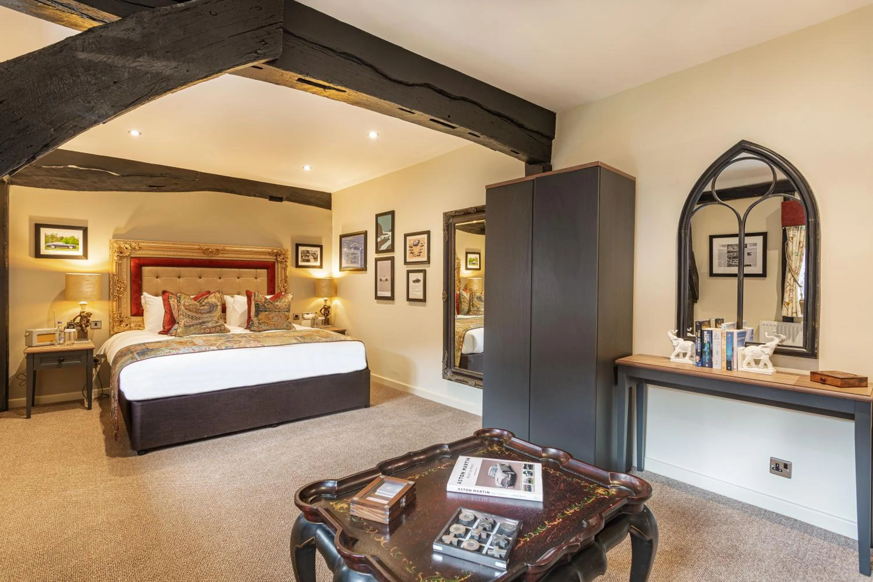 Bed in The George Hotel, Dorchester-on-Thames, Oxfordshire - The Coaching Inn Group
