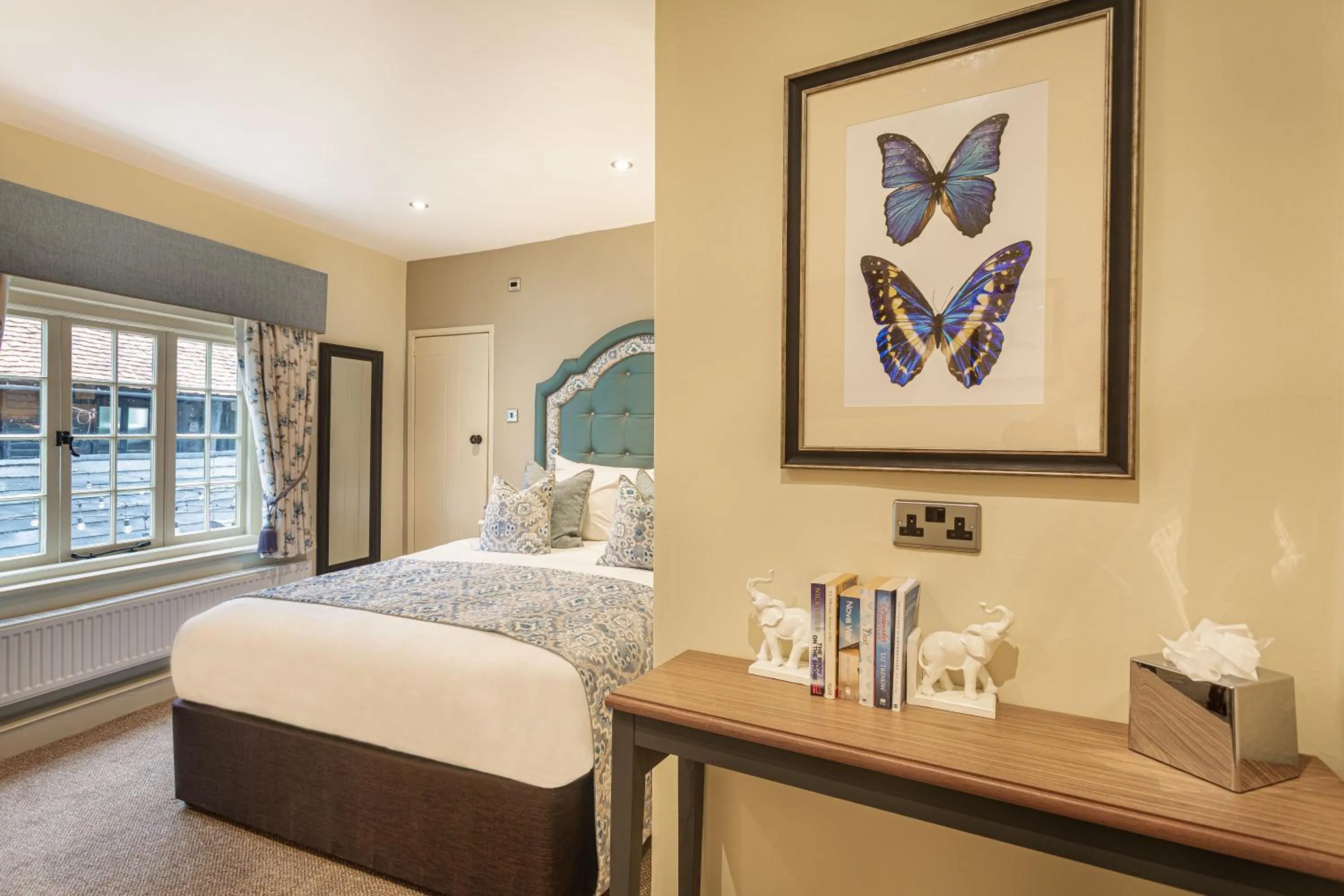 Bed in The George Hotel, Dorchester-on-Thames, Oxfordshire - The Coaching Inn Group