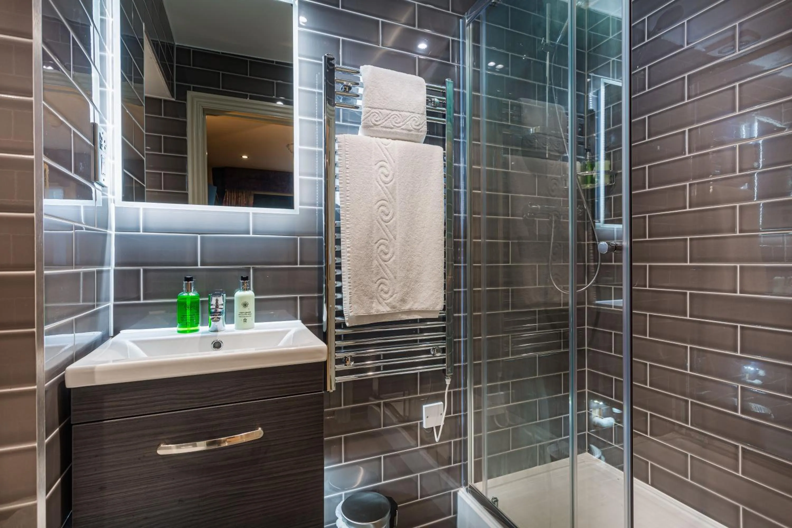 Shower in The George Hotel, Dorchester-on-Thames, Oxfordshire - The Coaching Inn Group