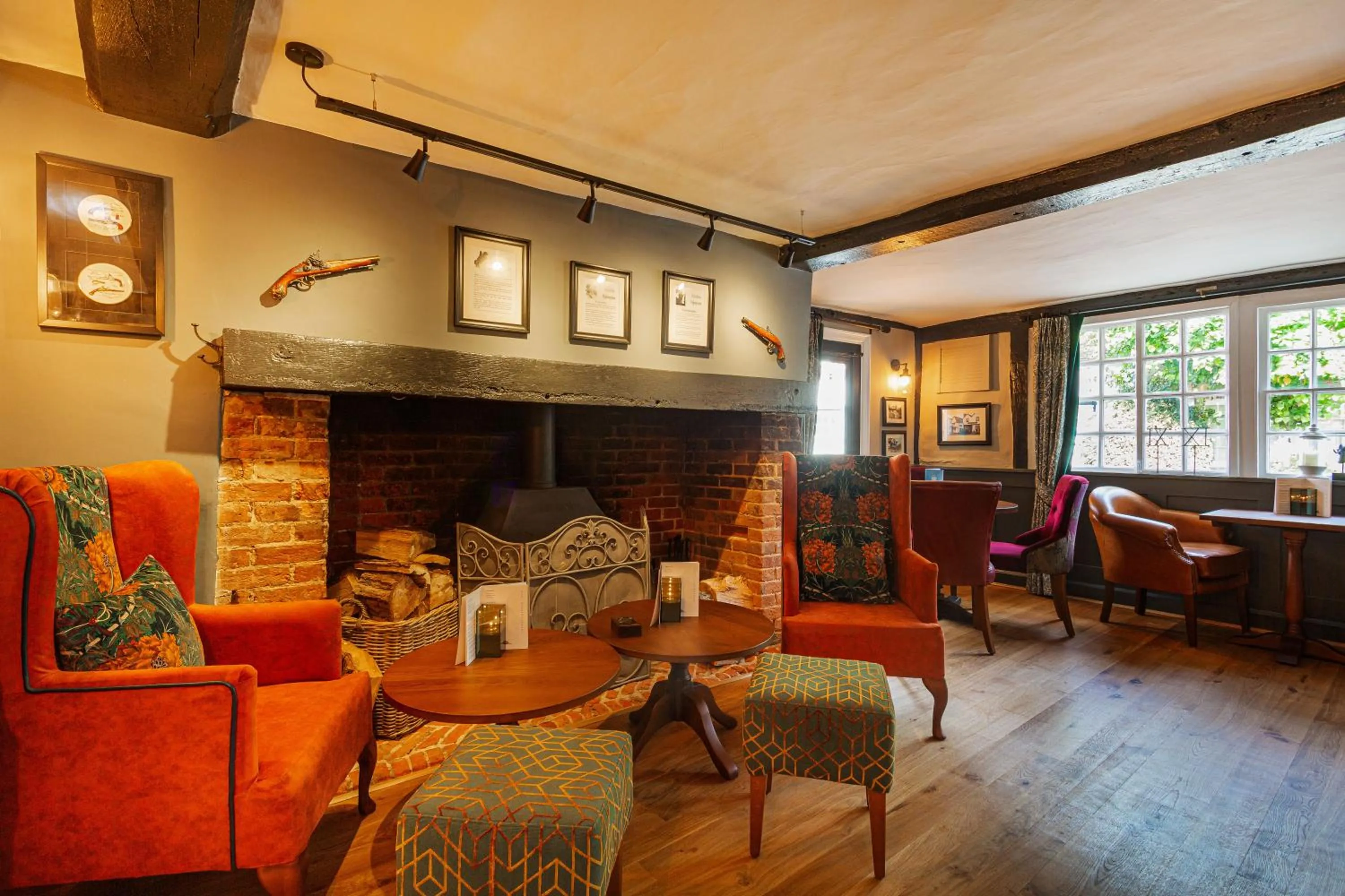 Lounge or bar in The George Hotel, Dorchester-on-Thames, Oxfordshire - The Coaching Inn Group