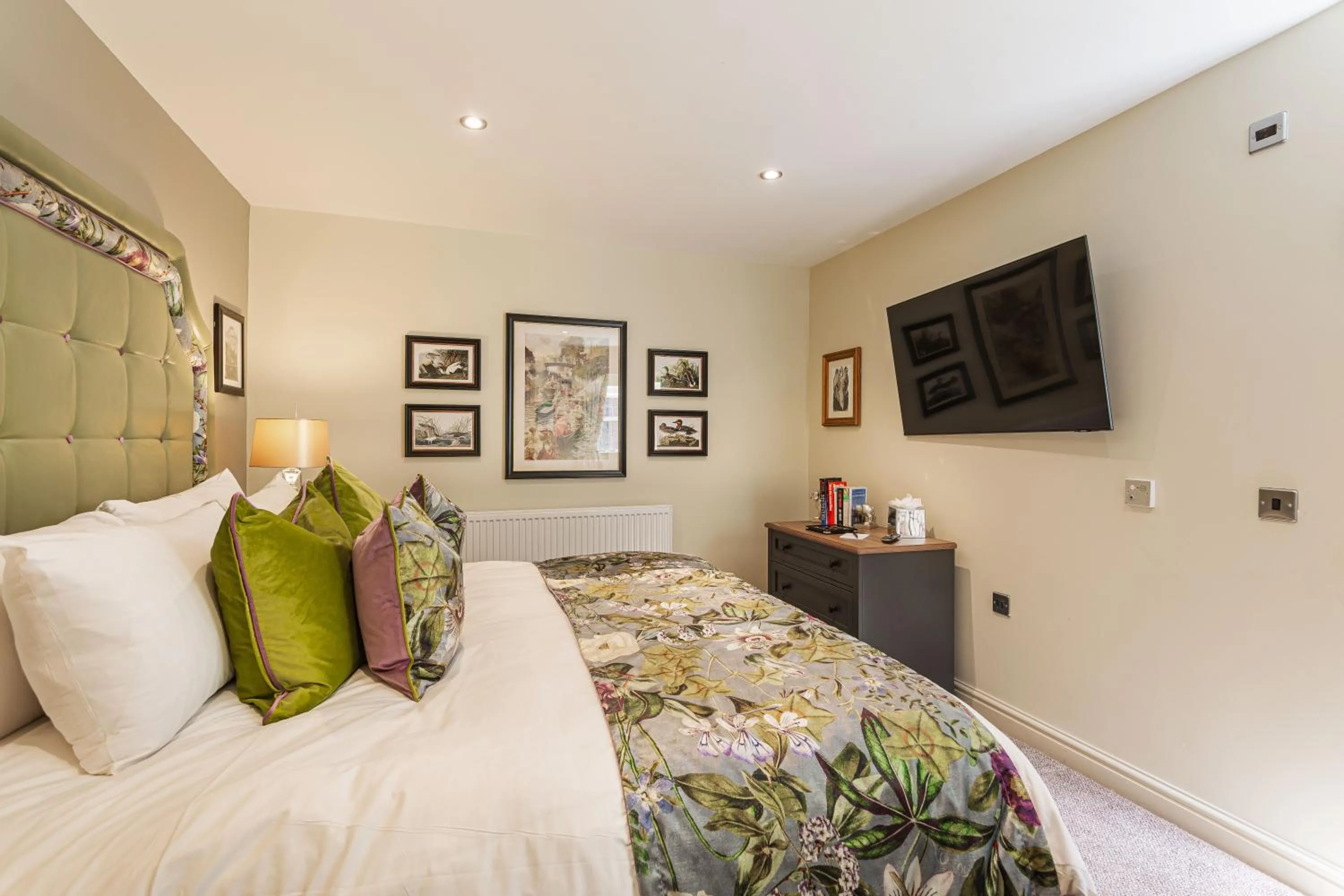 Bed in The George Hotel, Dorchester-on-Thames, Oxfordshire - The Coaching Inn Group