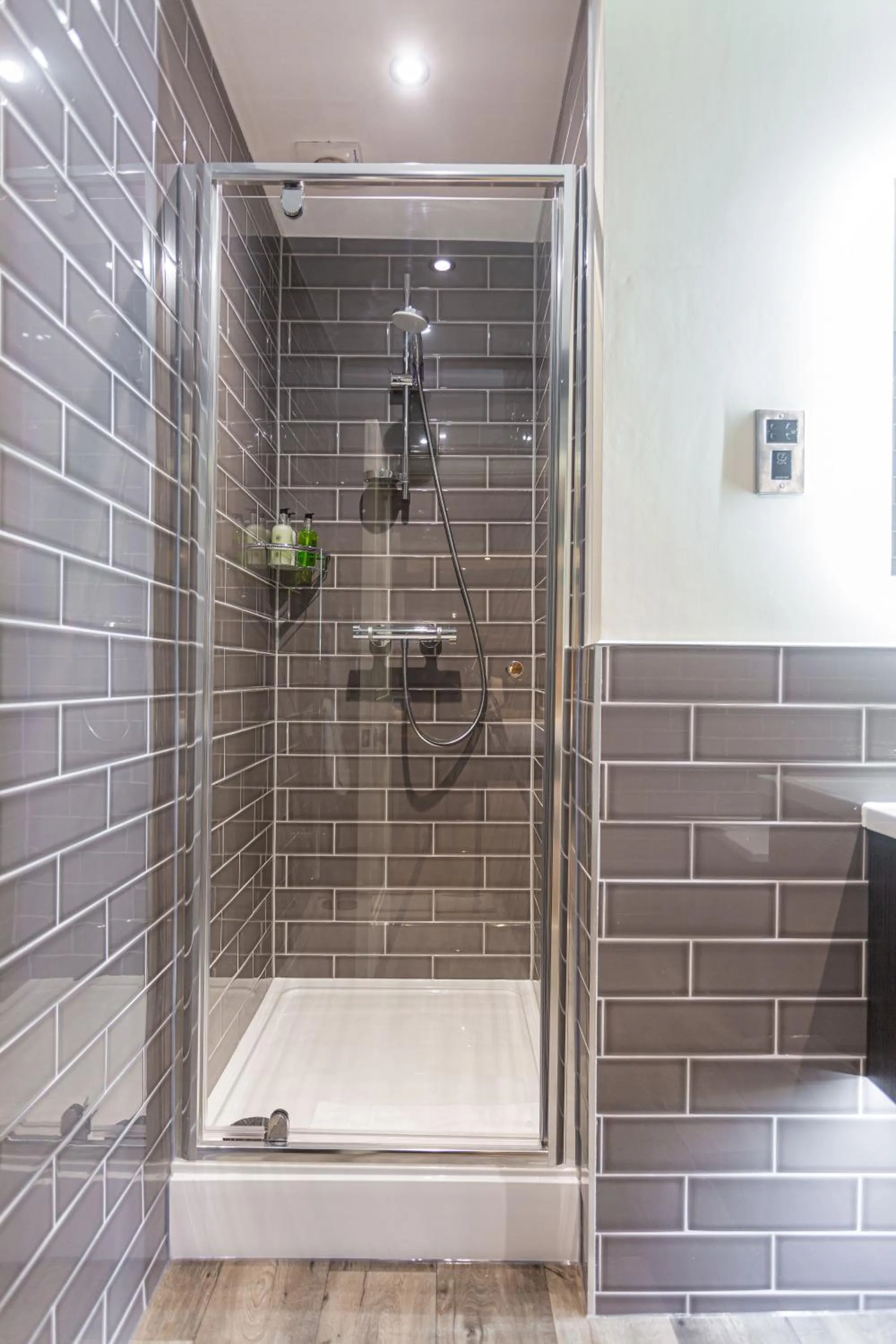 Bathroom in The George Hotel, Dorchester-on-Thames, Oxfordshire - The Coaching Inn Group