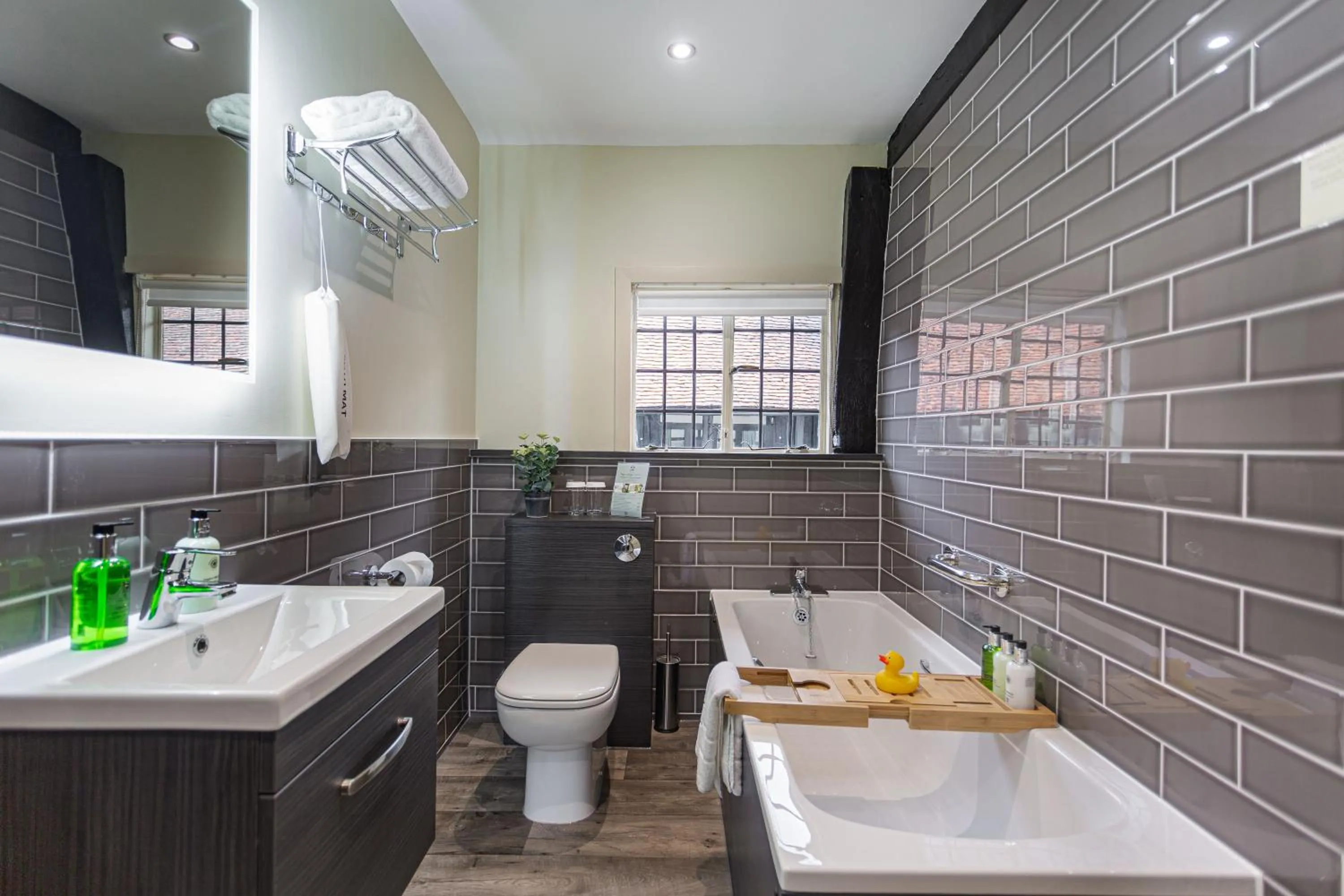 Bathroom in The George Hotel, Dorchester-on-Thames, Oxfordshire - The Coaching Inn Group