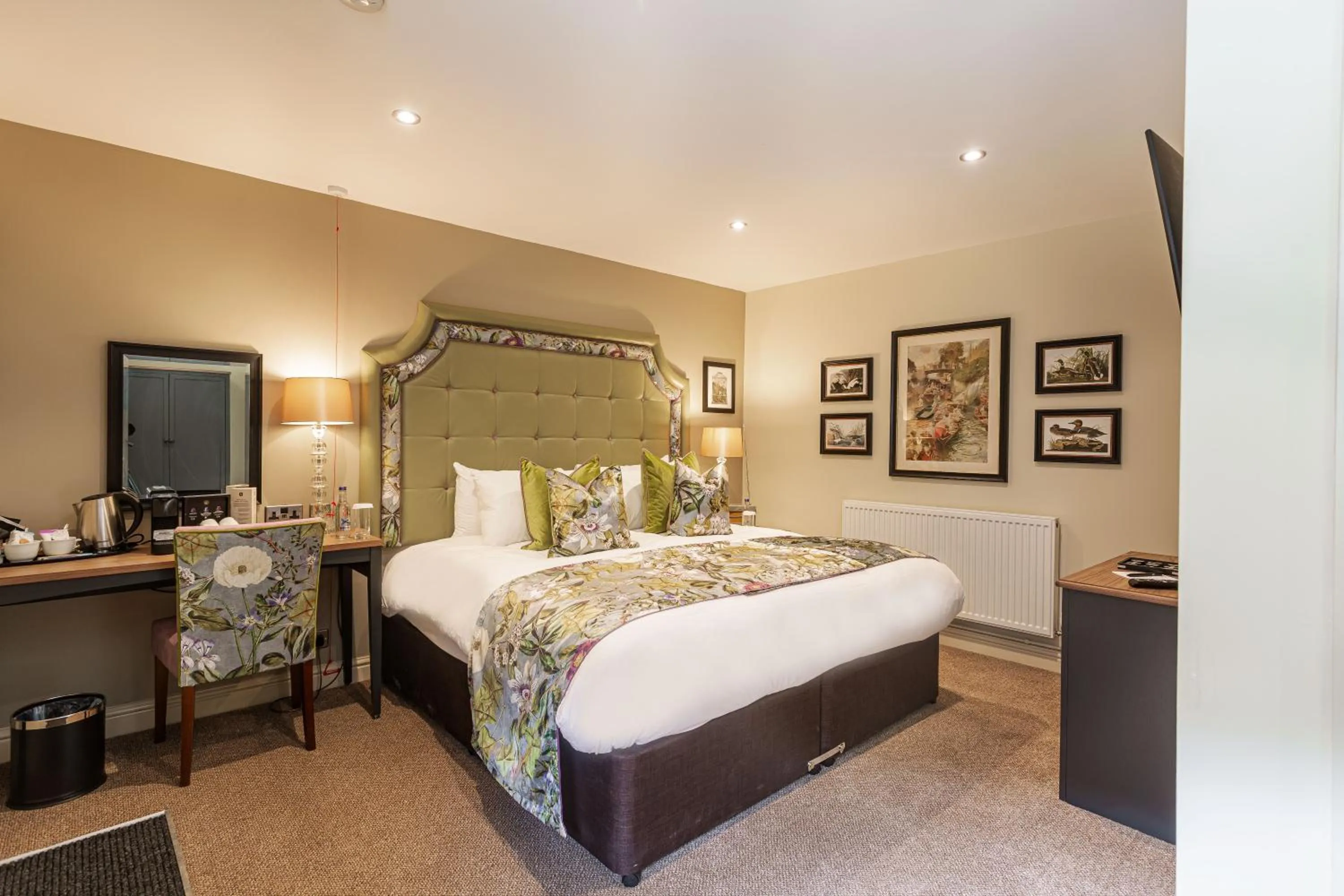 Bed in The George Hotel, Dorchester-on-Thames, Oxfordshire - The Coaching Inn Group