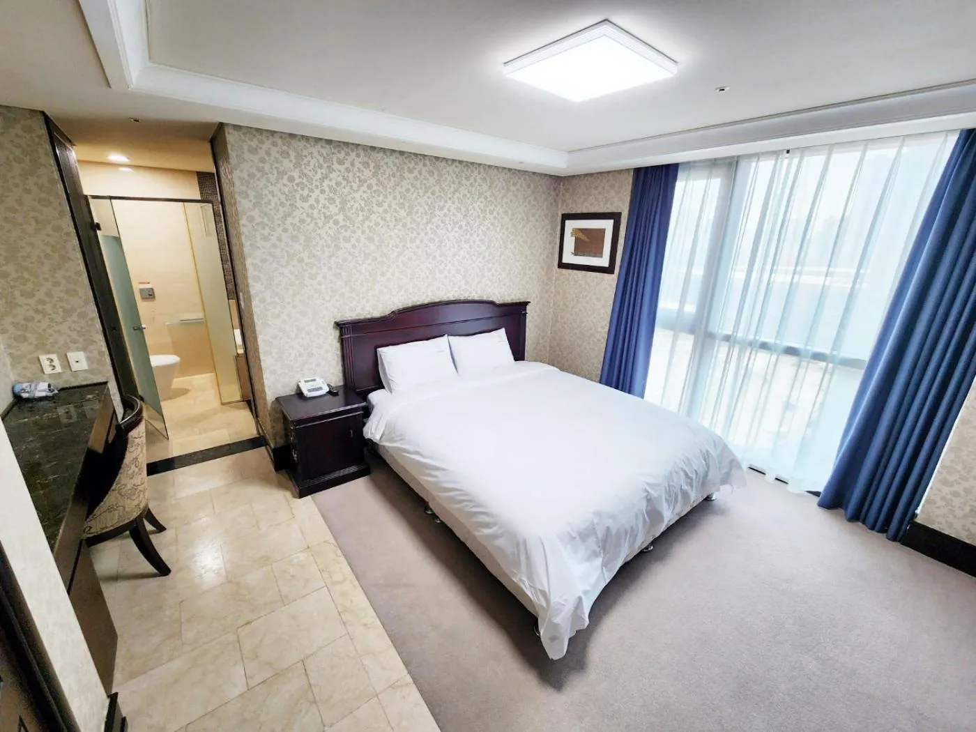 Bed in W Residence Hotel Centum City