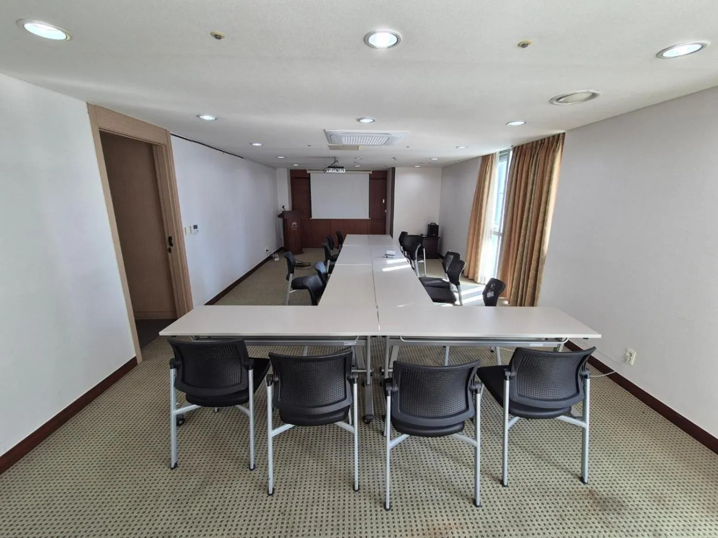 Meeting/conference room in W Residence Hotel Centum City