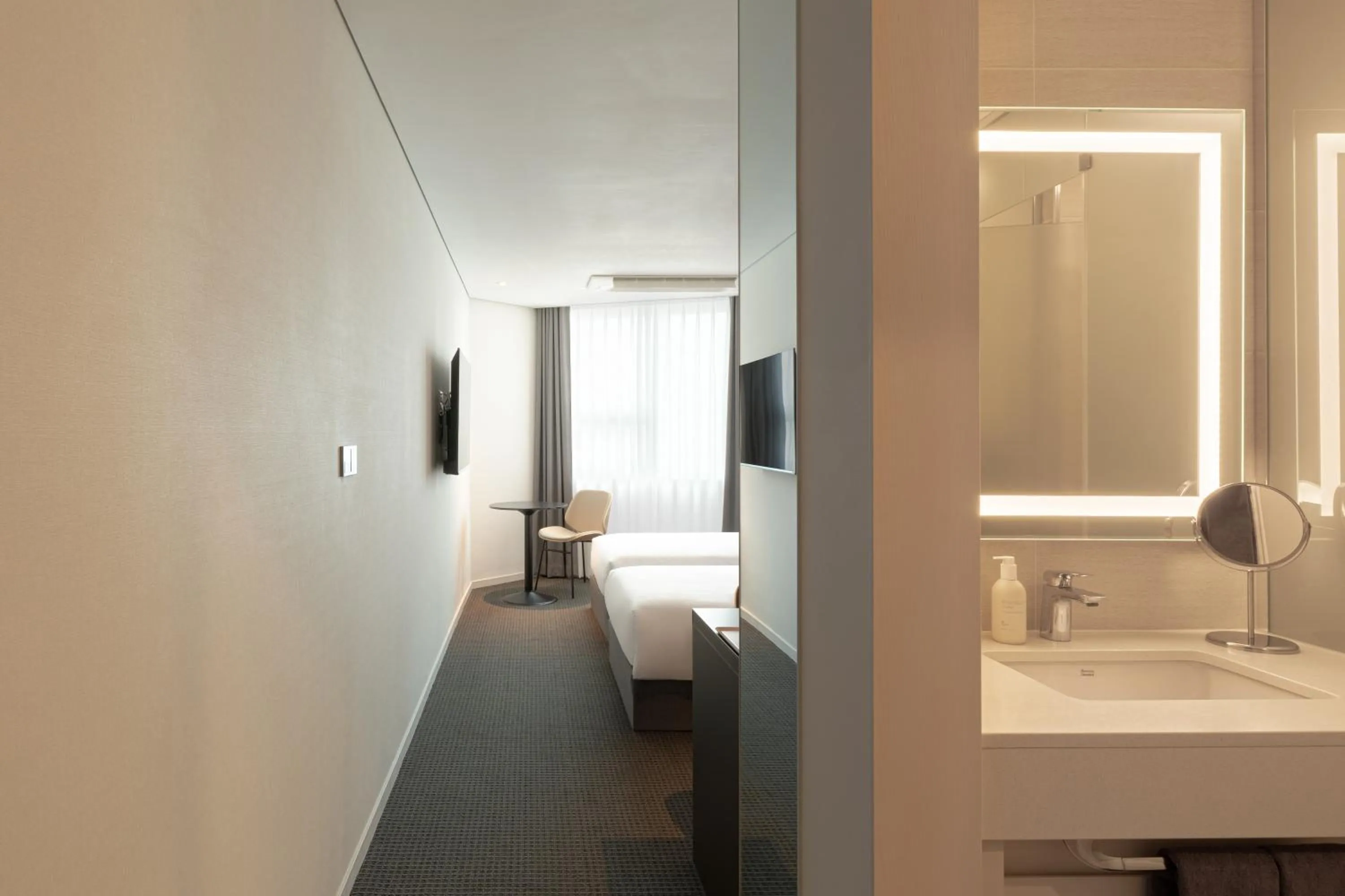 Photo of the whole room, Bed in Urbanstay Busan songdo Beach