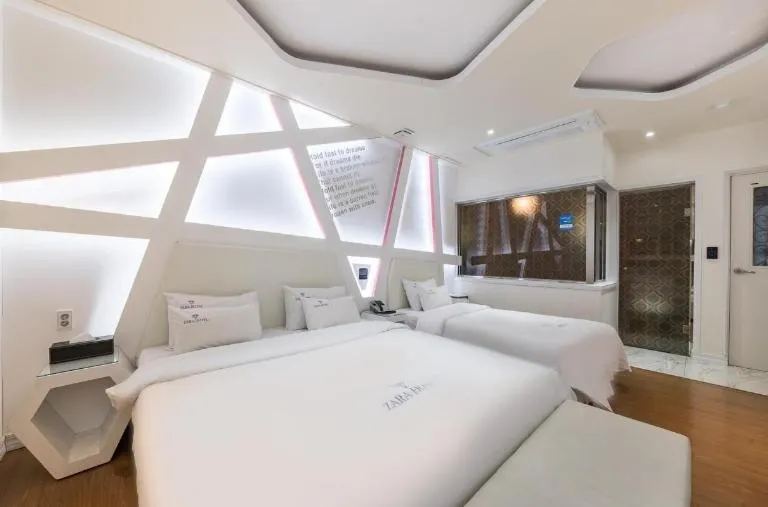 Bed in Zara Hotel Peace Square