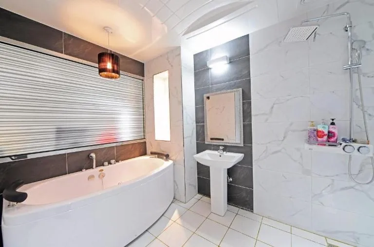 Zara Hotel Peace Square