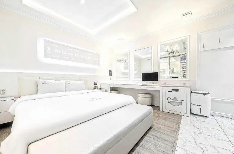 Bed in Zara Hotel Peace Square