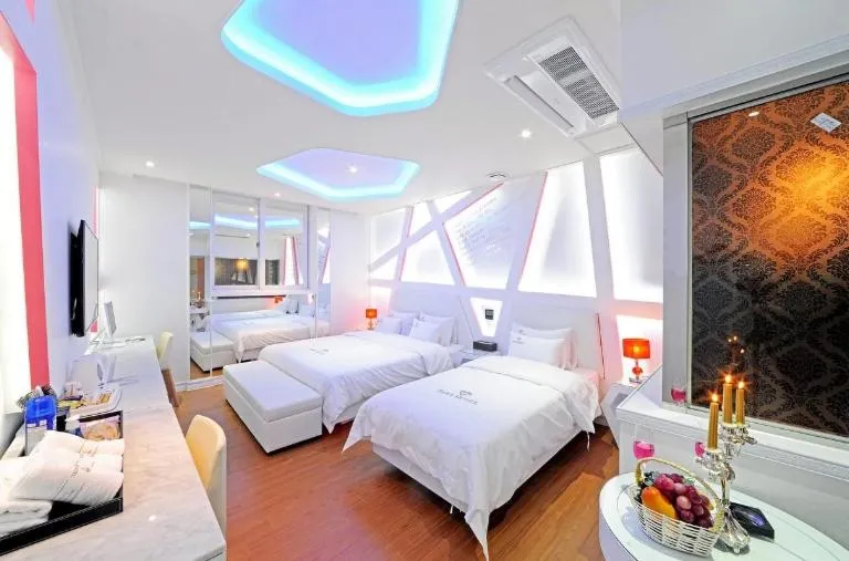 Bed in Zara Hotel Peace Square