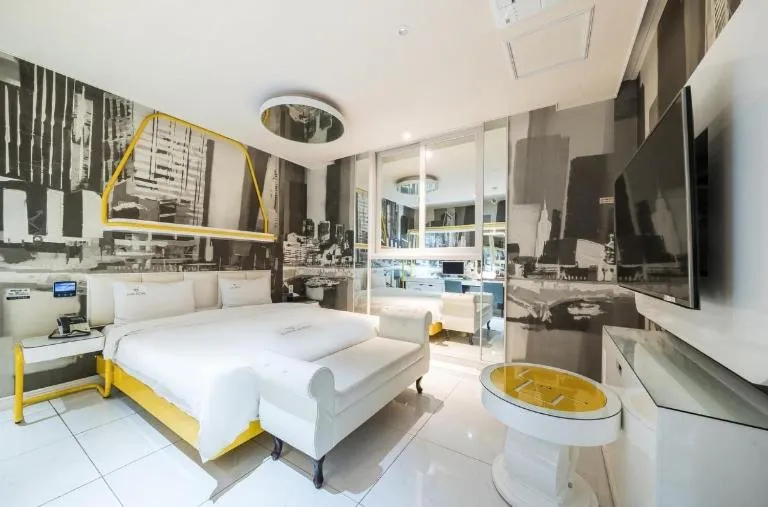 Bed in Zara Hotel Peace Square