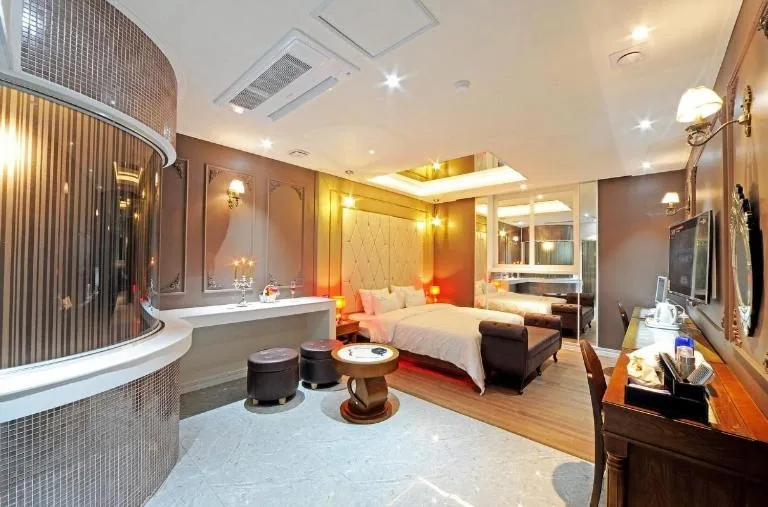 Bed in Zara Hotel Peace Square