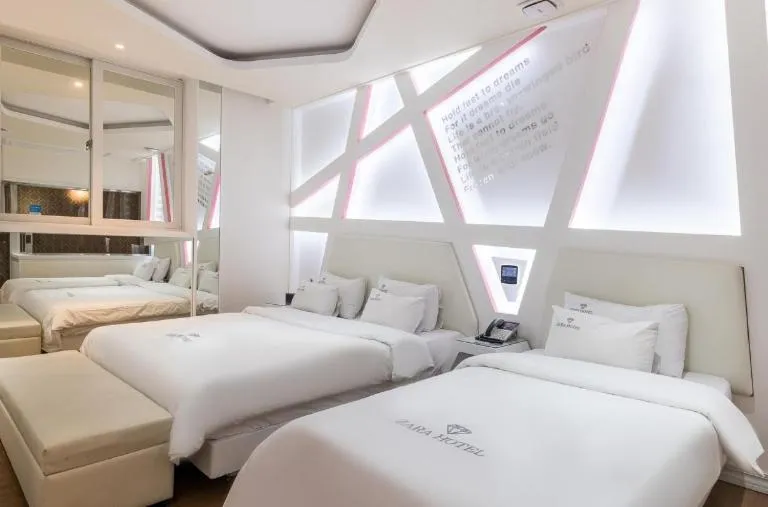 Bed in Zara Hotel Peace Square