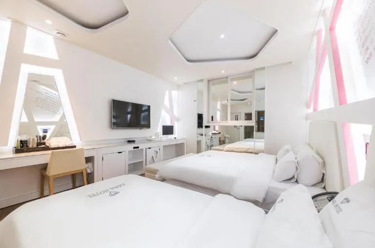 Bed in Zara Hotel Peace Square