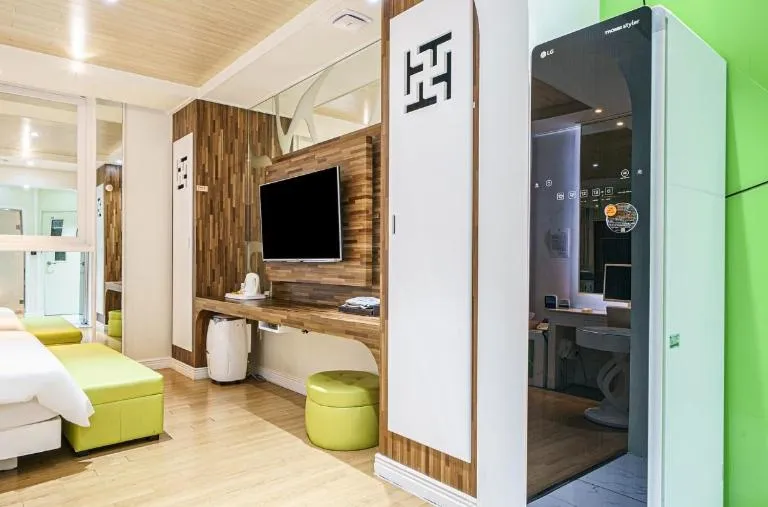 Bed in Zara Hotel Peace Square