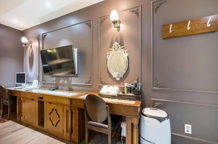 Zara Hotel Peace Square