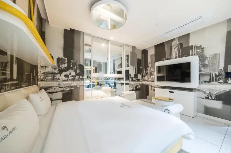 Bed in Zara Hotel Peace Square