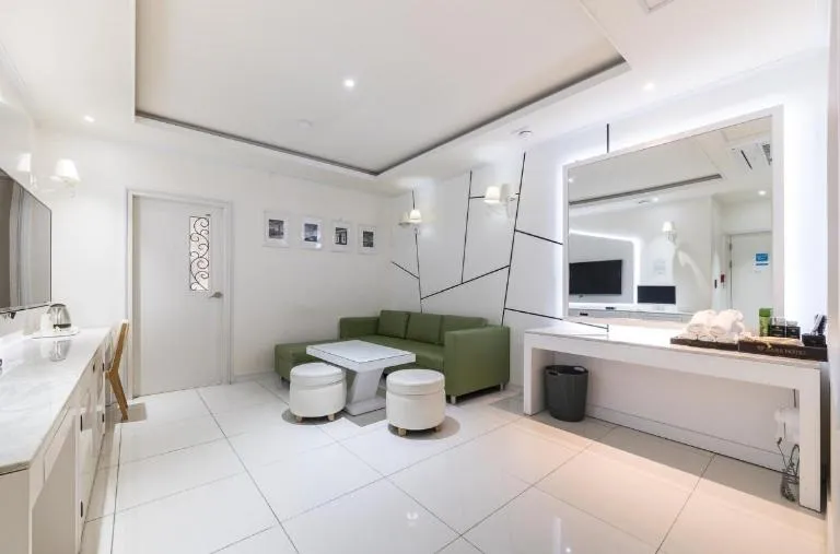 Zara Hotel Peace Square