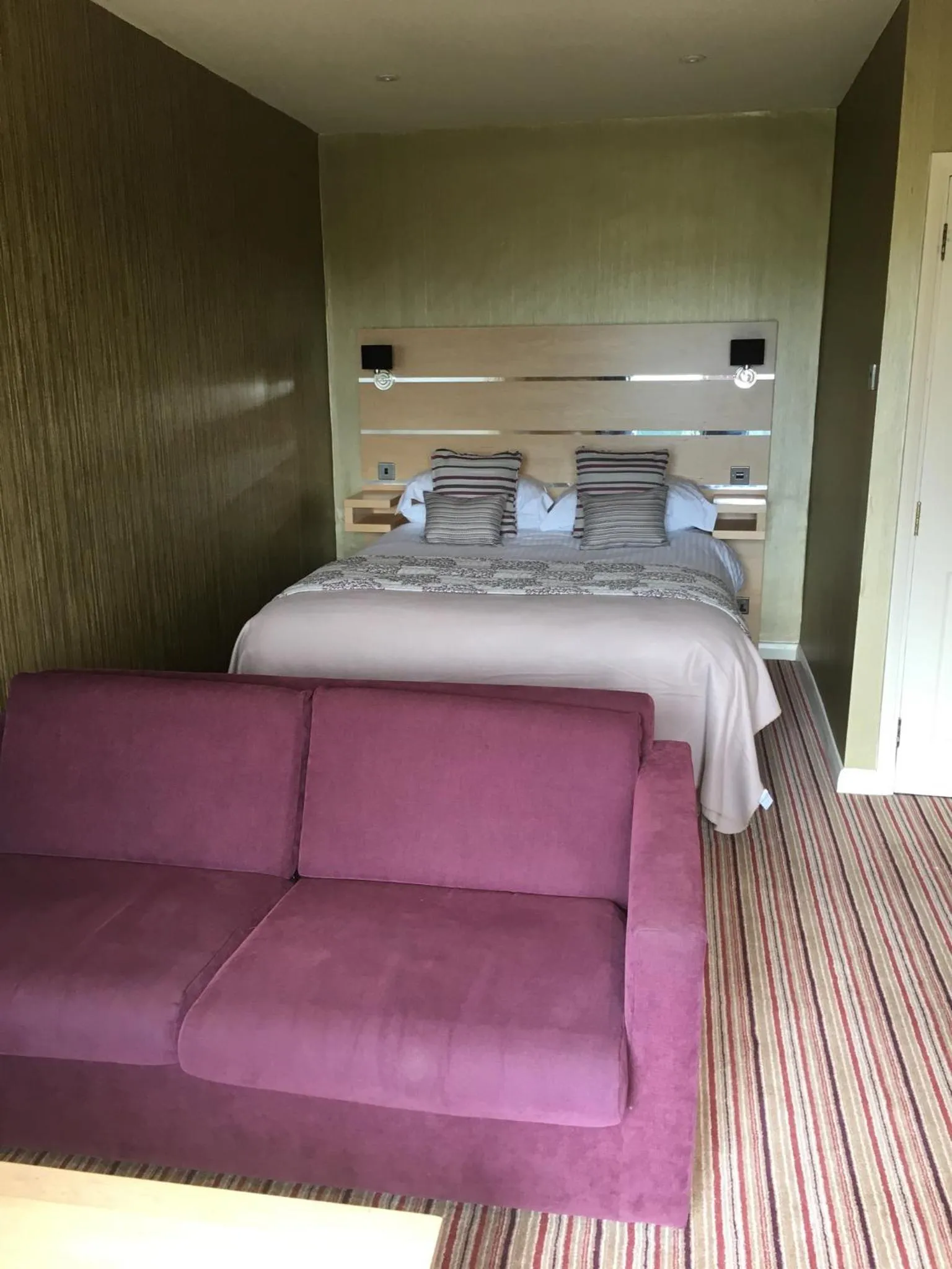 Bed in The Dog & Partridge Country Inn