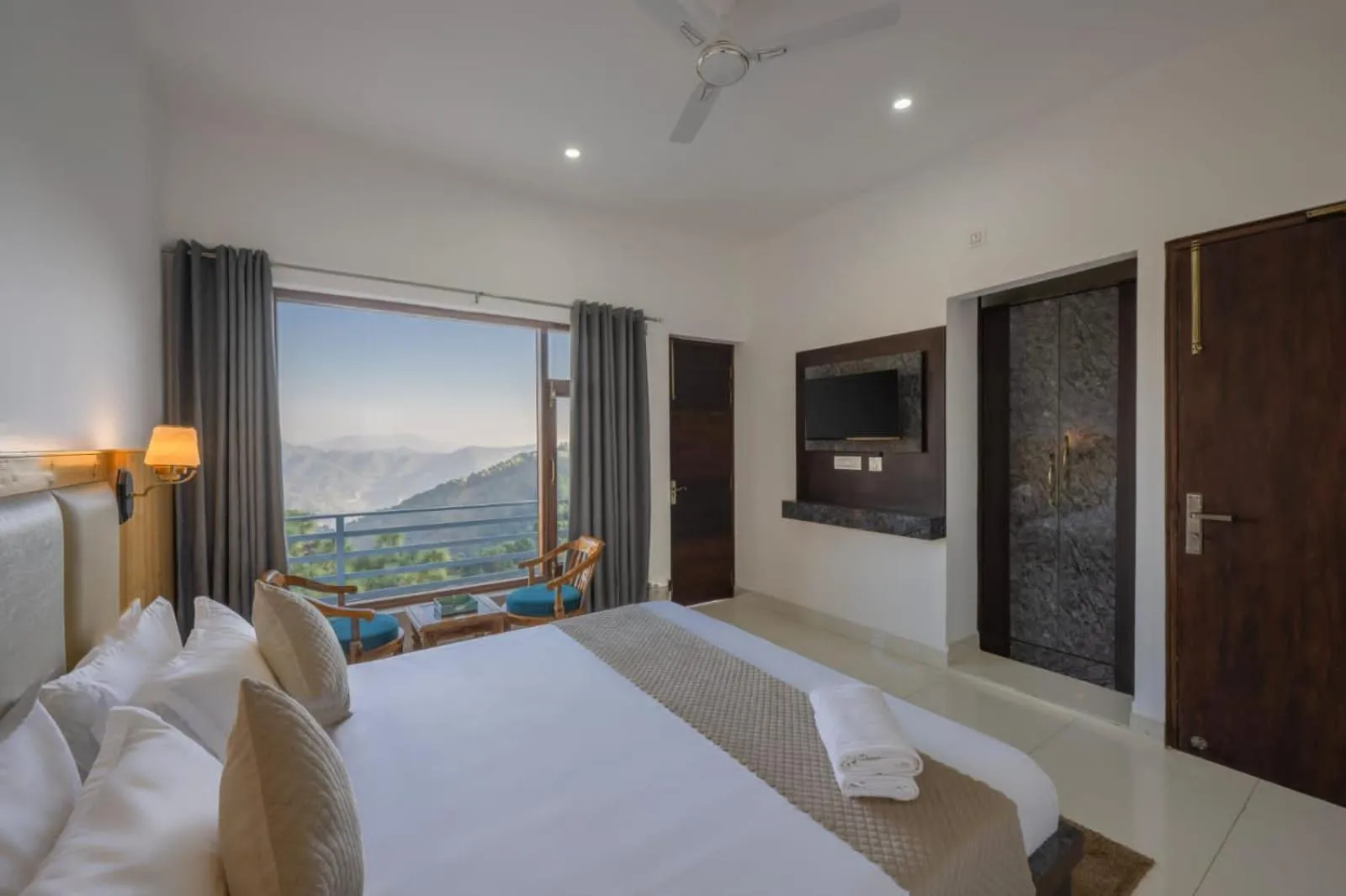 Photo of the whole room in Wonder Inn Kasauli