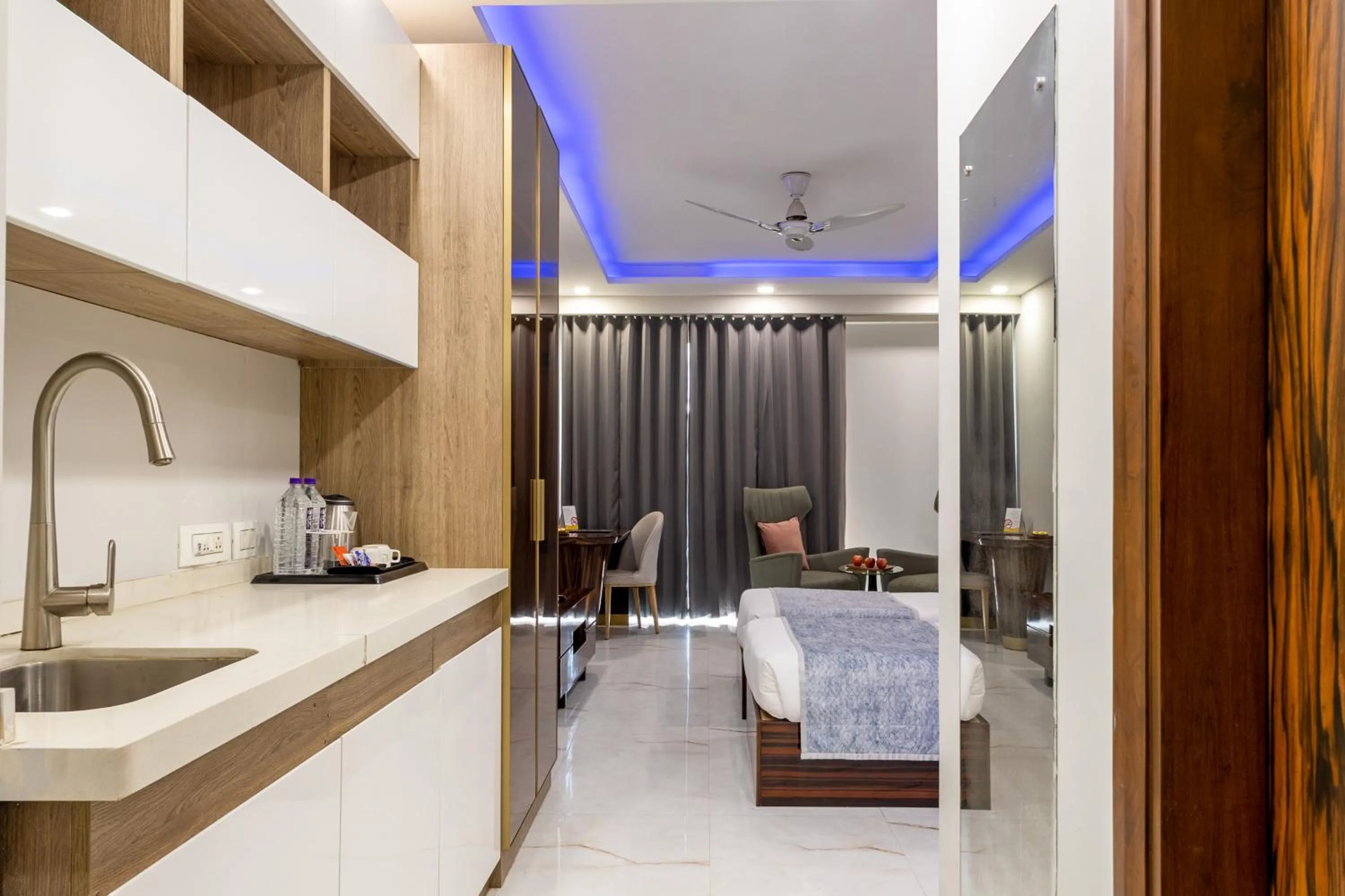 Kitchen or kitchenette in Hotel Bawa Gurgaon Medanta