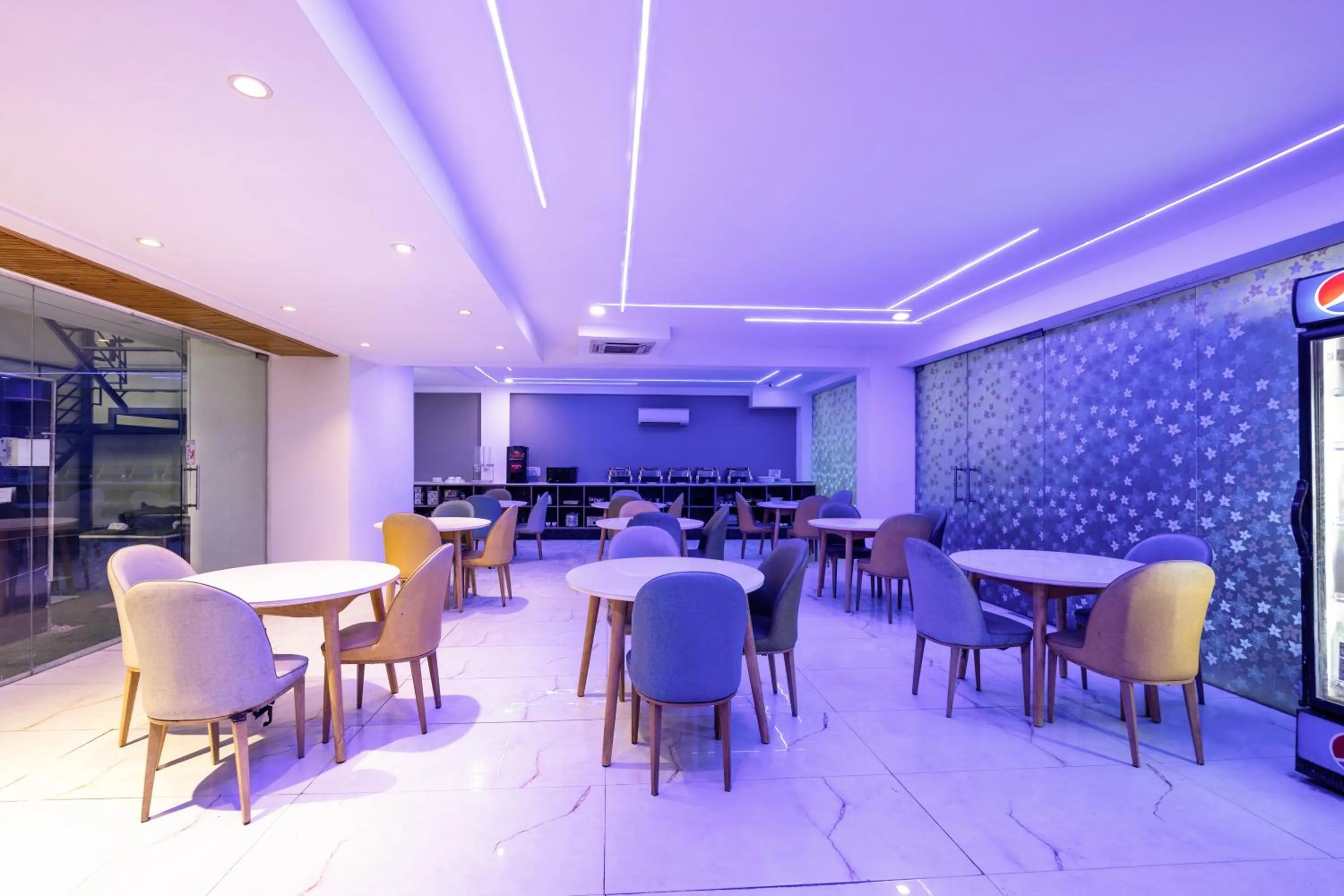 Restaurant/places to eat in Hotel Bawa Gurgaon Medanta