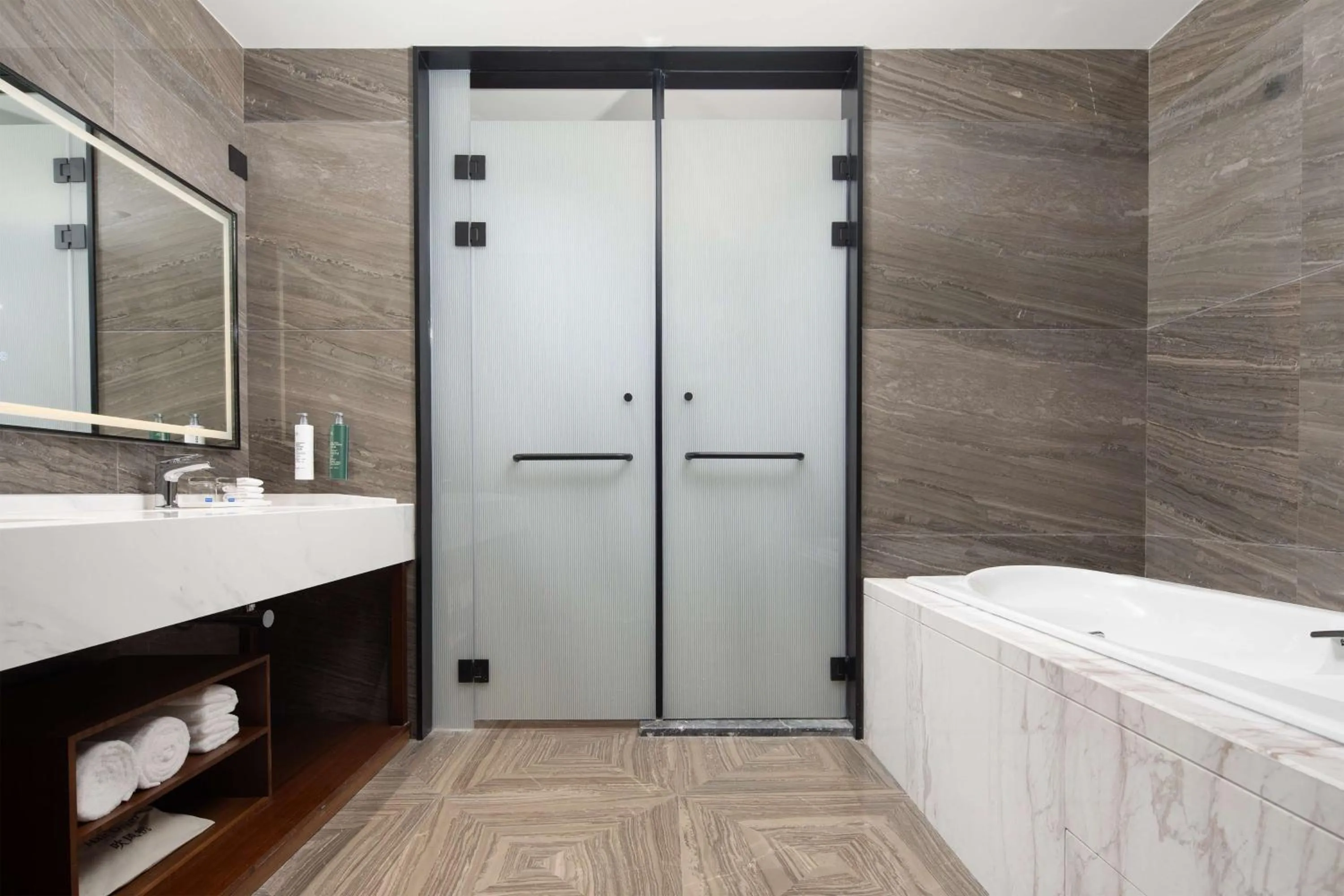 Shower in Hilton Garden Inn Beijing Daxing Jinyuan Road