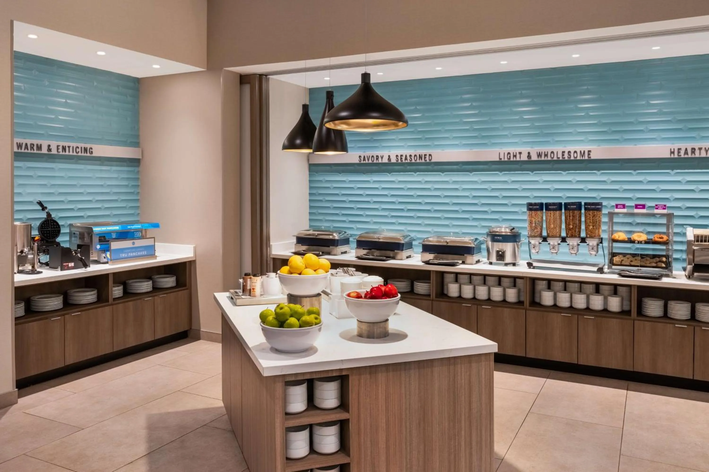 Breakfast in Home2 Suites By Hilton Ankeny